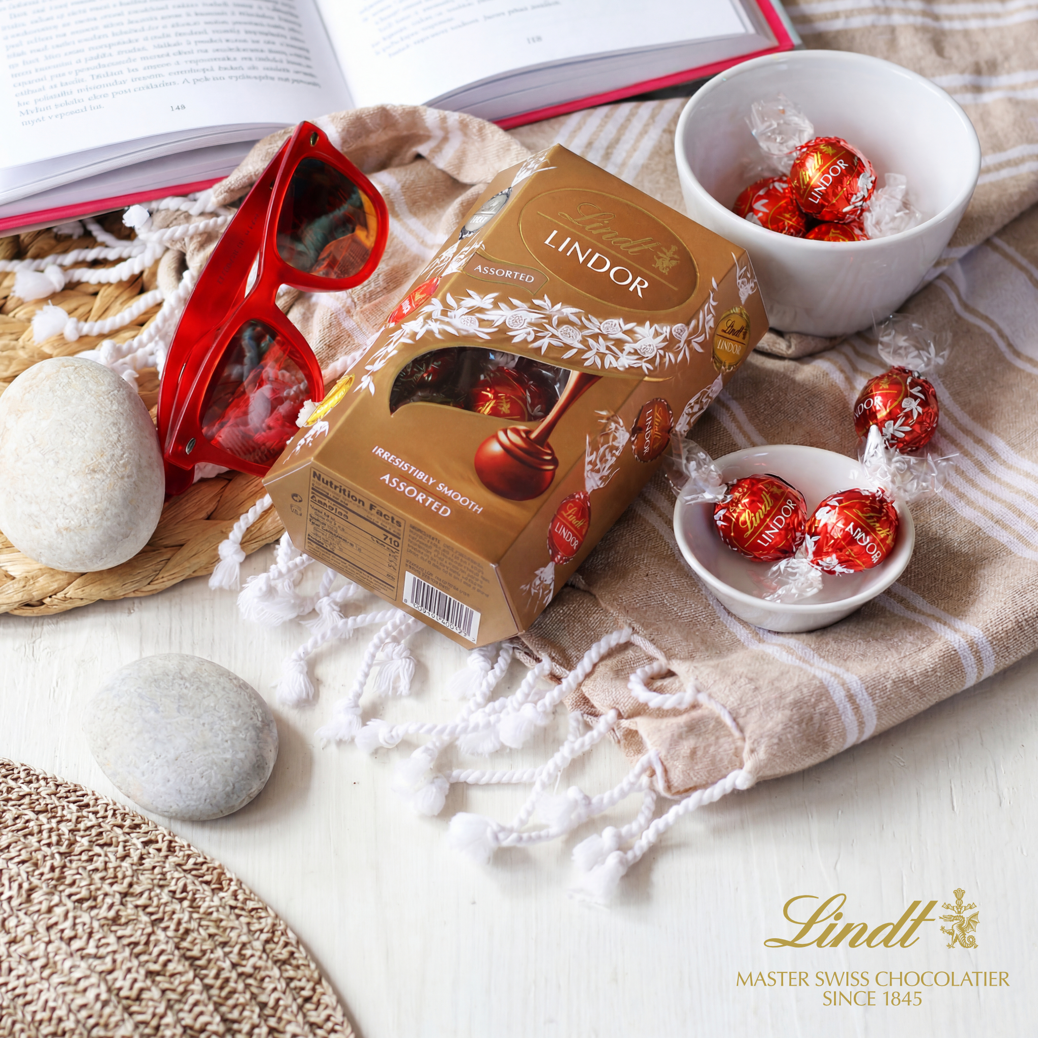 Lindt • ლინდტი Facebook ad: ყველა სეზონის რჩეული Lindor-ის რძიანი შოკოლადის ნაირფერი…