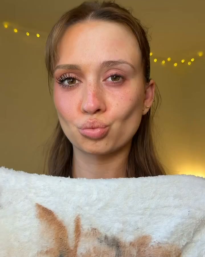 Elemis Facebook ad: The Makeup-Melting Balm