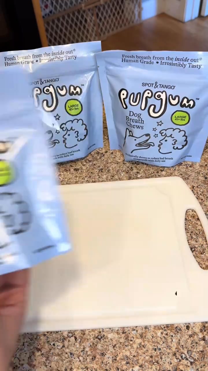 Tracy's Dog Life Facebook ad: Fresh Breath in 7 Days, 20% Off PupGum
