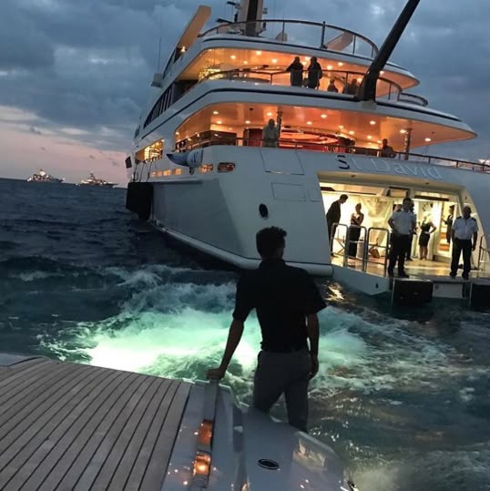 Natalie Brooks Facebook ad: The weird oil request on a mega yacht