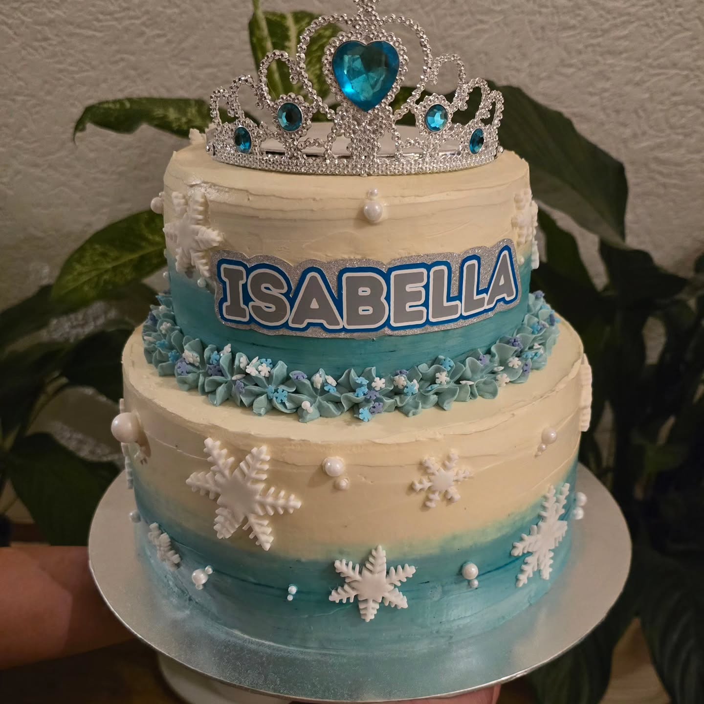 Maves.bakery Facebook ad: A dreamy winter-inspired cake fit for royalty!
