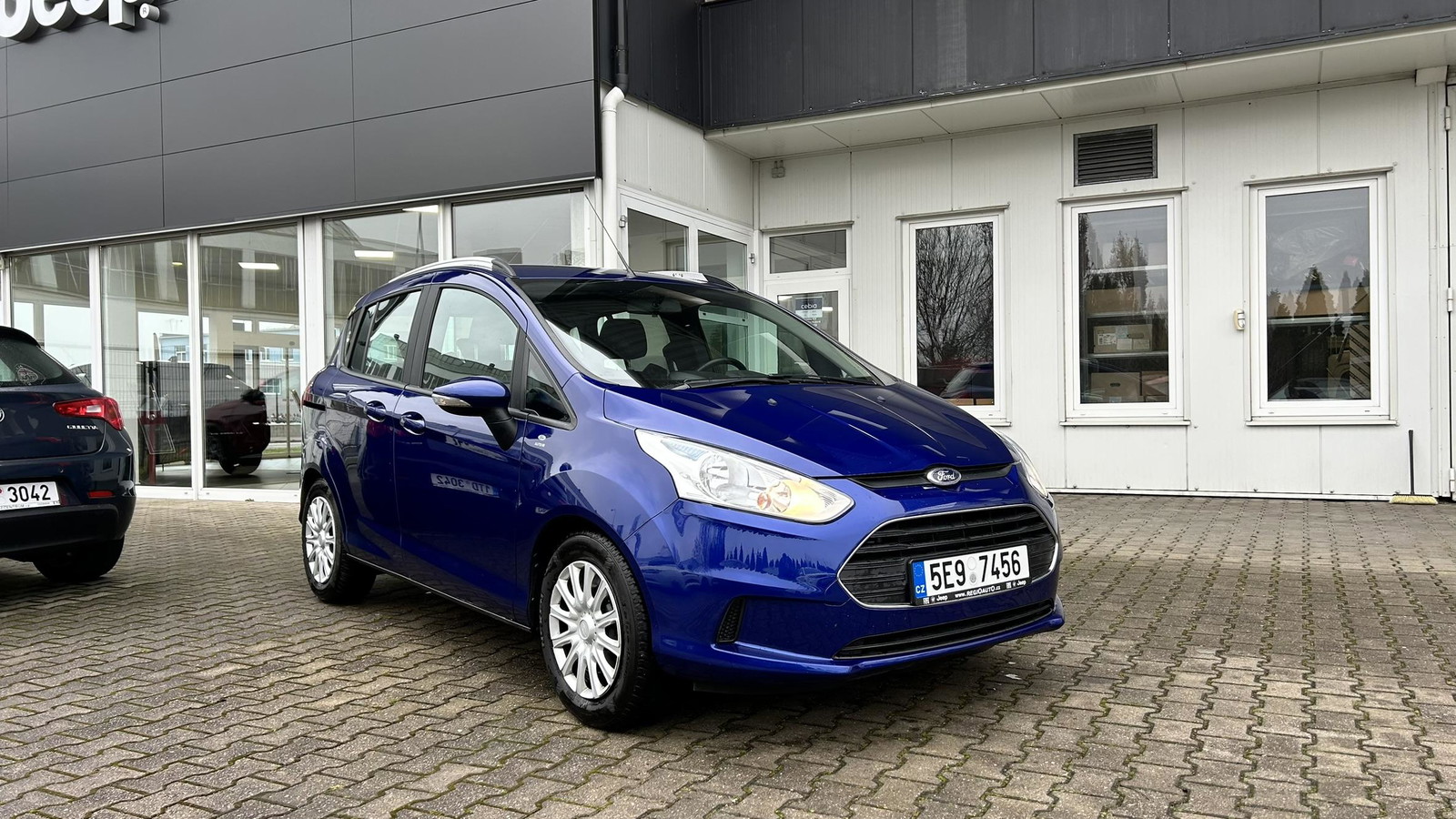 AutoSystem.cz Facebook ad: Dobrý vůz do 250 000 Kč dlouho nečeká.