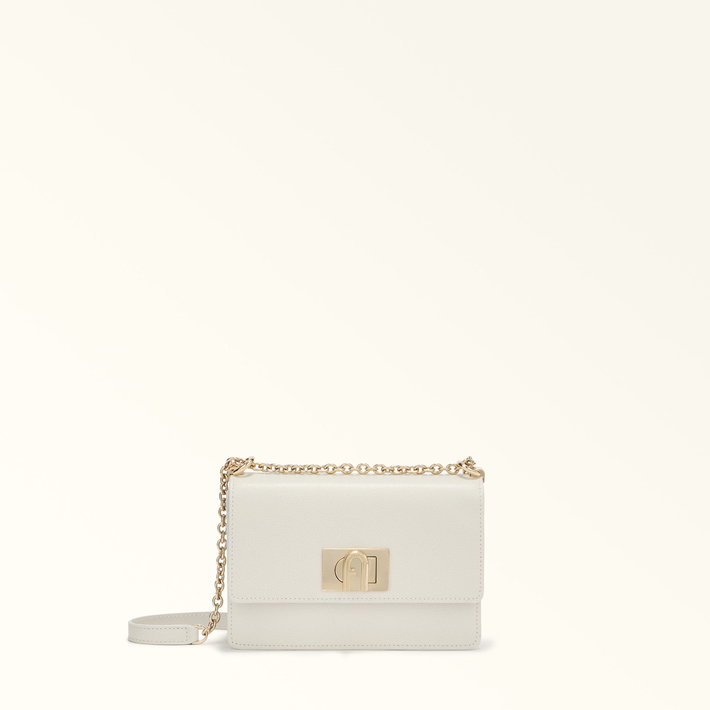 Furla Facebook ad: Entdecken Sie die Kollektion FW26: exklusive neue Farbtöne…