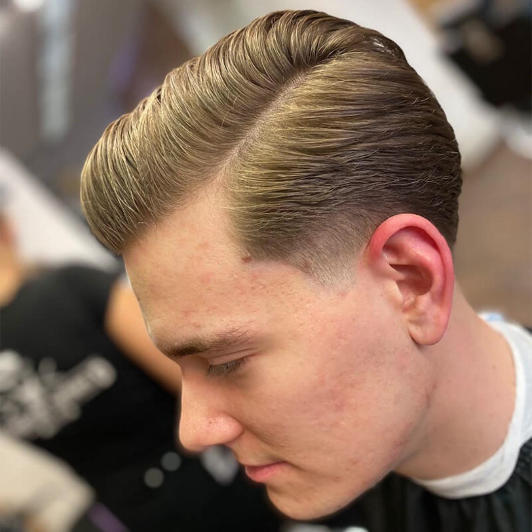 Barber World Facebook ad: 1500 vélemény 4.9 értékelés.