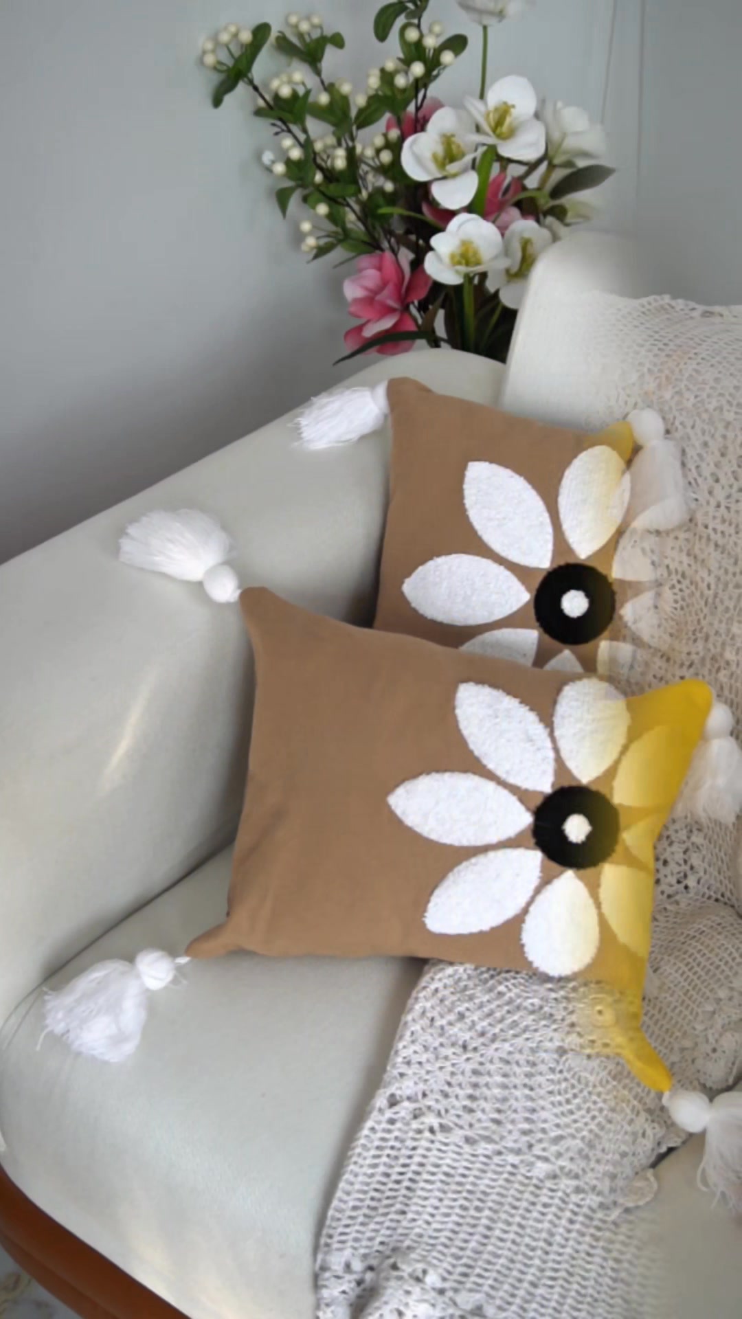 Home Look Facebook ad: New Floral Tufted Cushion Cover