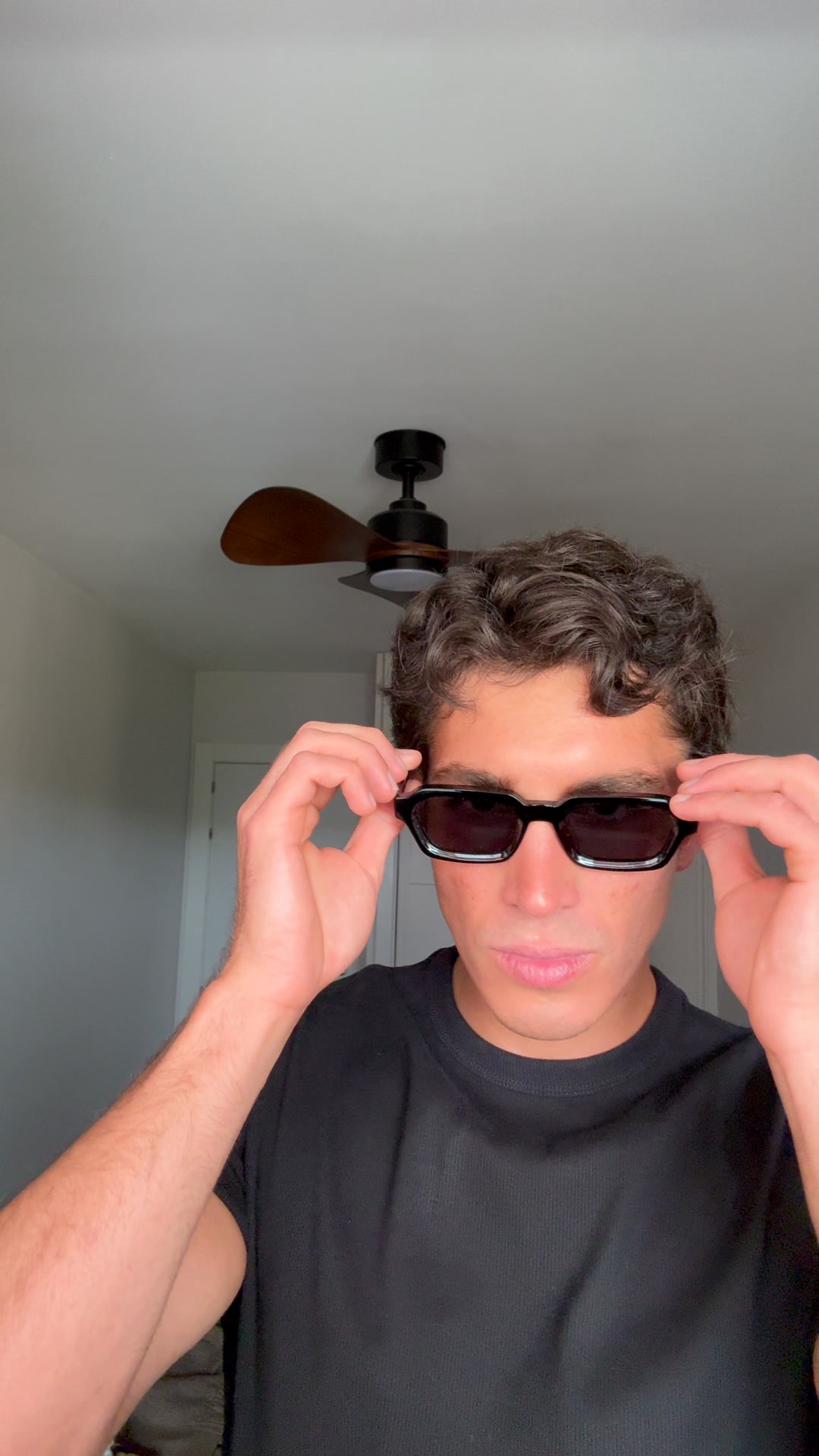 Lenskart Facebook ad: Shades Worth Waiting