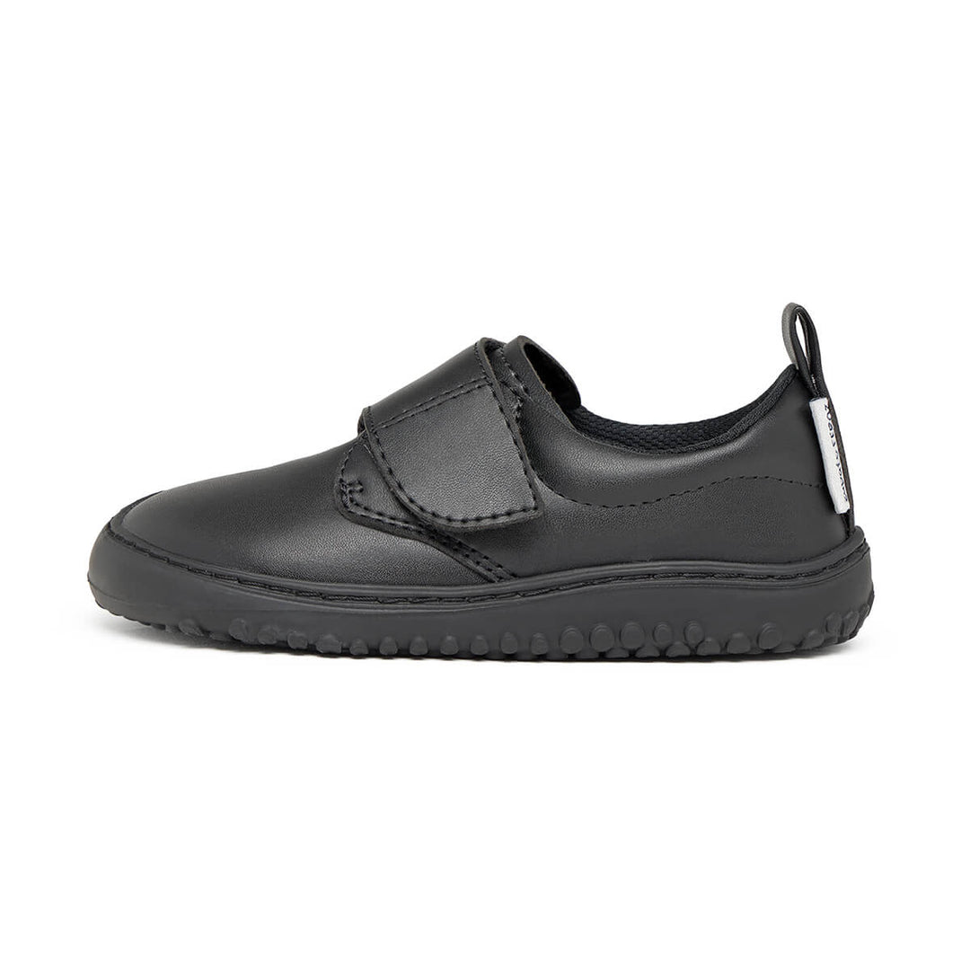 zapato FEROZ Facebook ad: Nuestros zapatos respetuosos están diseñados para ofrecer…
