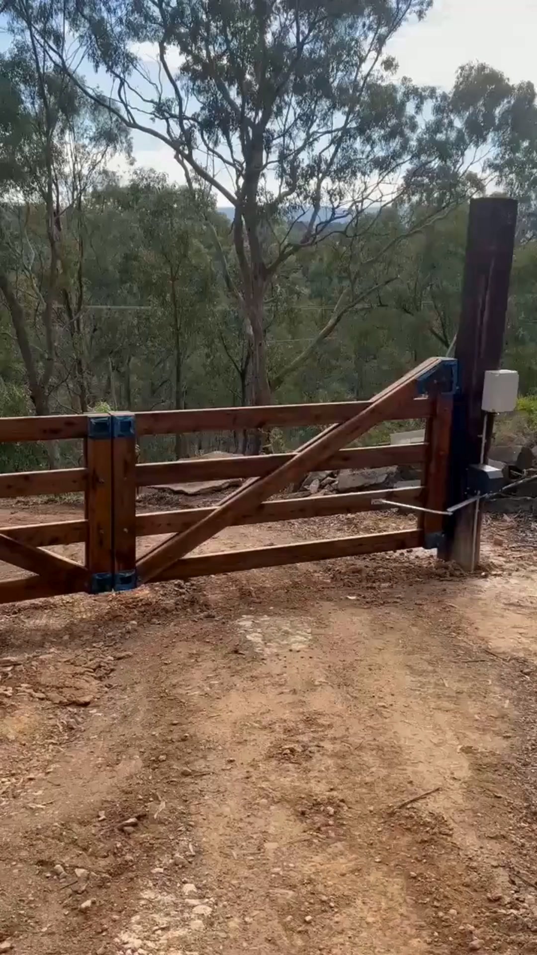 Gatekit Facebook ad: Heavy Duty Solar-Powered Gates