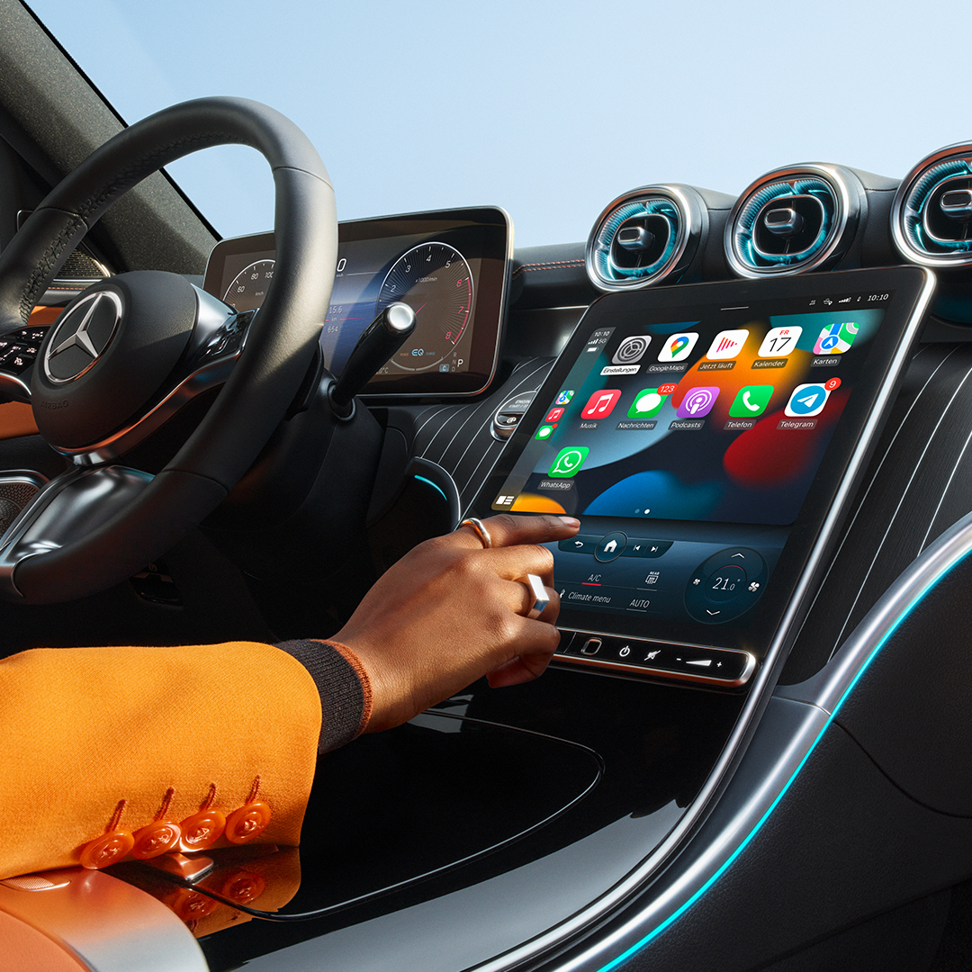 Mercedes-Benz Danmark Facebook ad: Køb Smartphone integration, og se dine yndlingsapps på…