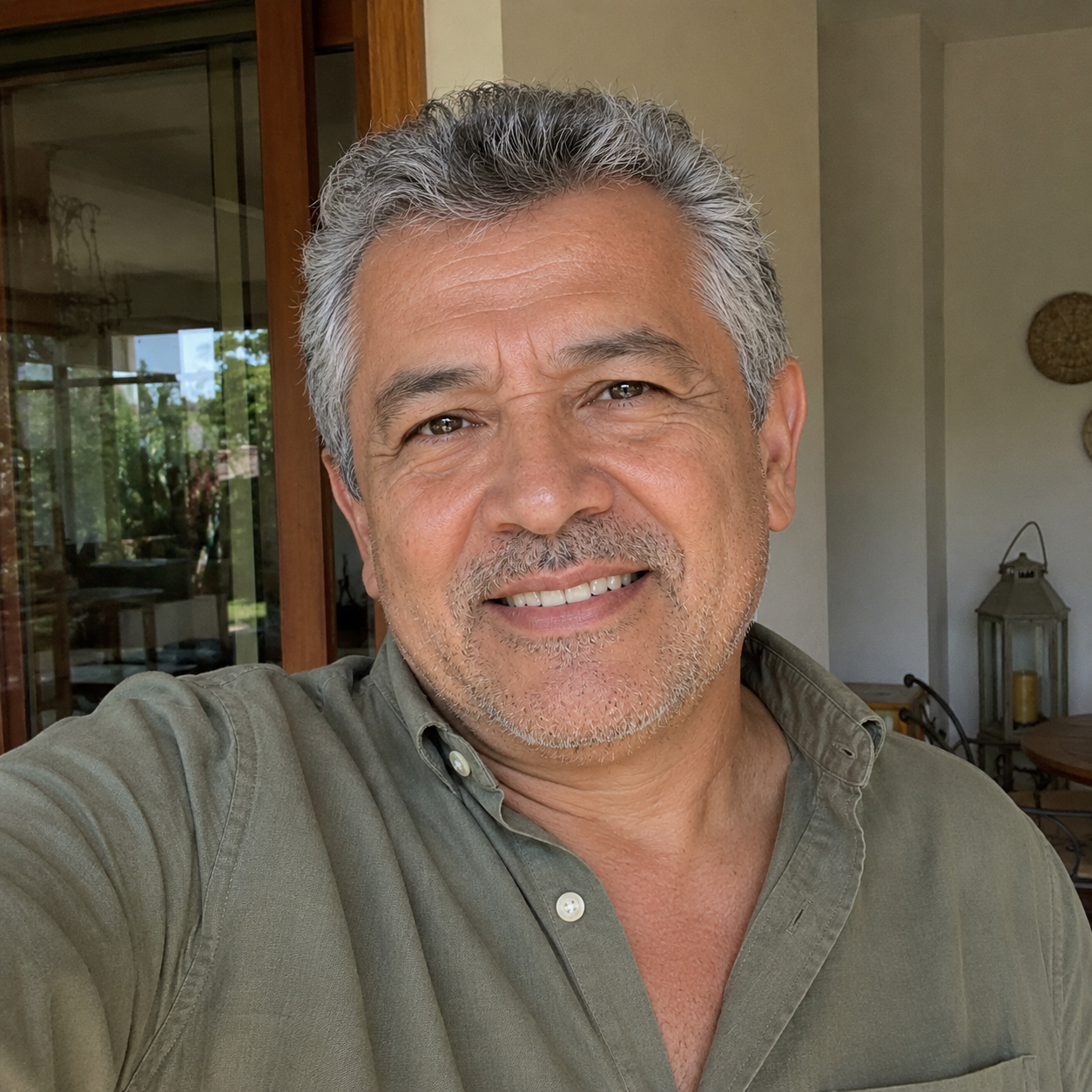Carlos Mauricio Restrepo Facebook ad: Si usas laca antifúngica desde hace años, nadie te ha…
