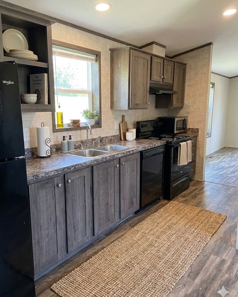 Justin Pounder Facebook ad: 2 Beds 2 Baths House