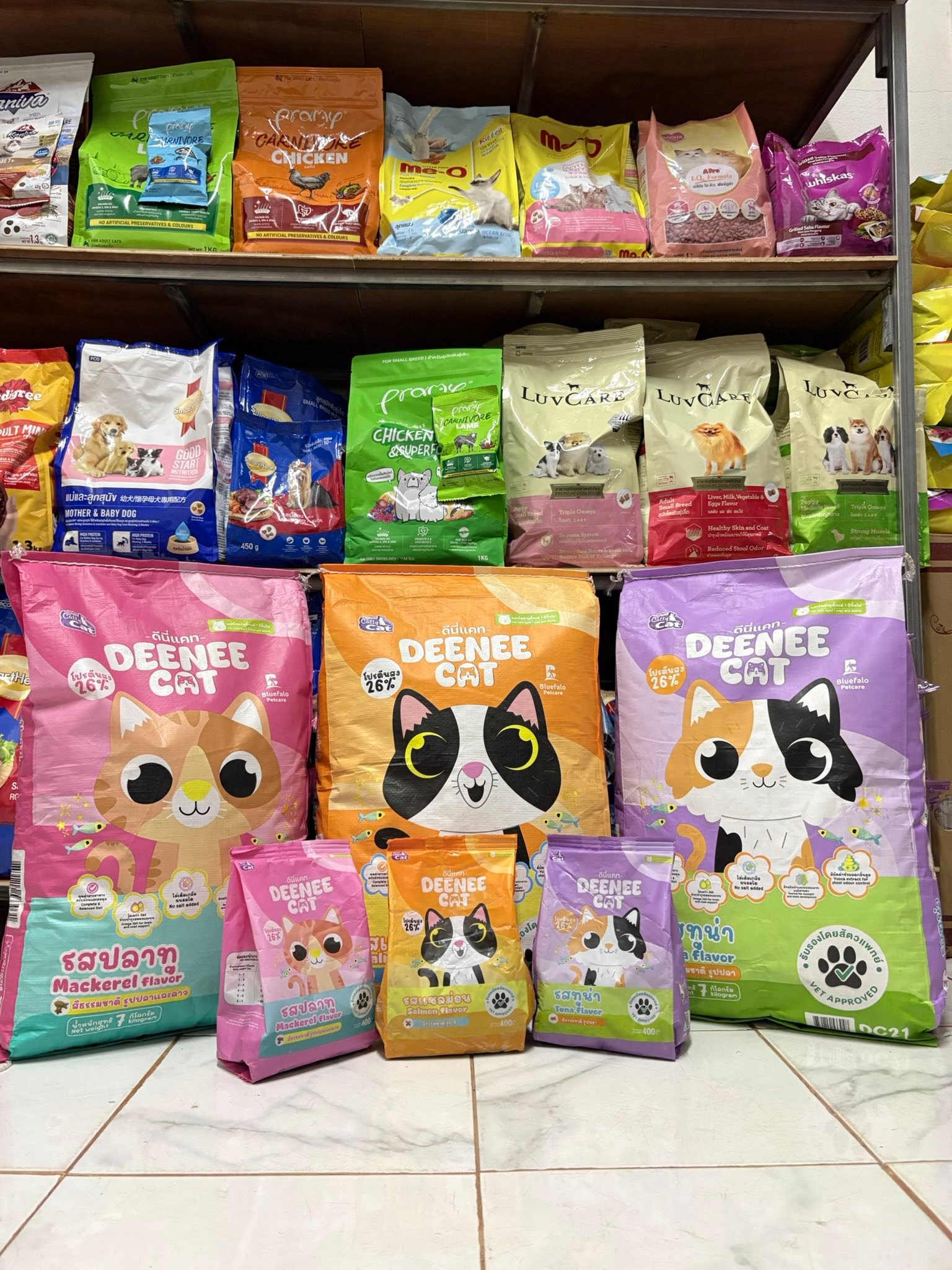 Petopia ຜະລິດຕະພັນສຳລັບສັດລ້ຽງ Facebook ad: ສະບາຍດີປີໃຫມ່ລາວ