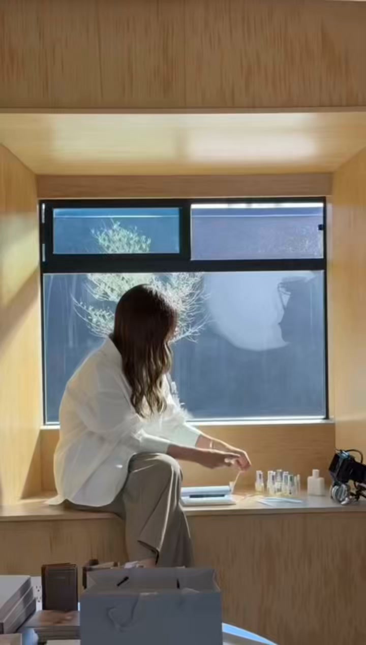 Belnu Facebook ad: A scent that shifts your mood