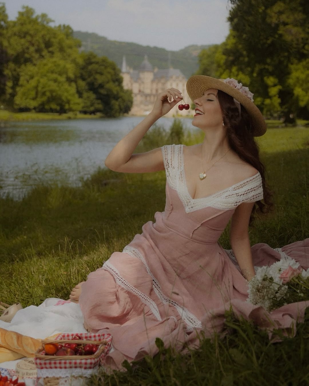 Linennaive Facebook ad: Are you looking forward to the early spring?