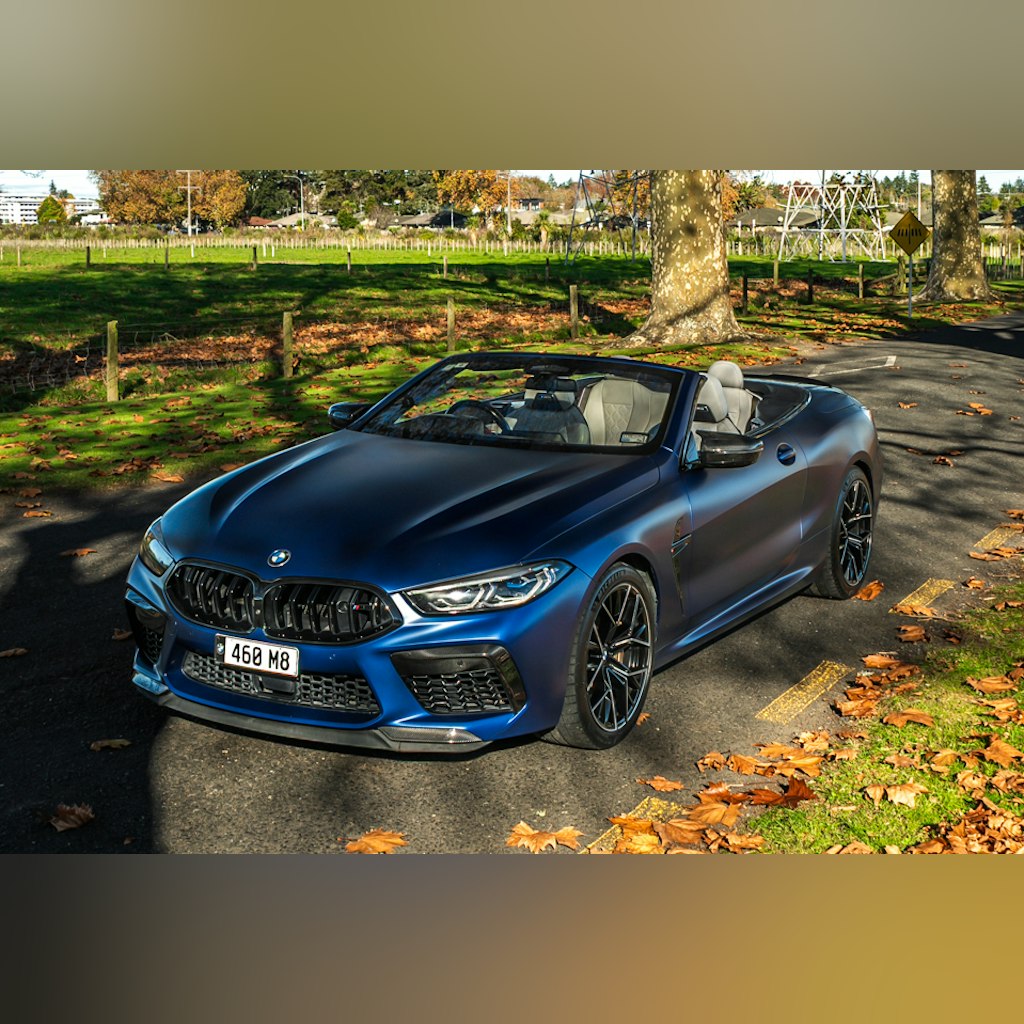 Collecting Cars Facebook ad: Live and coming soon auctions on Collecting Cars