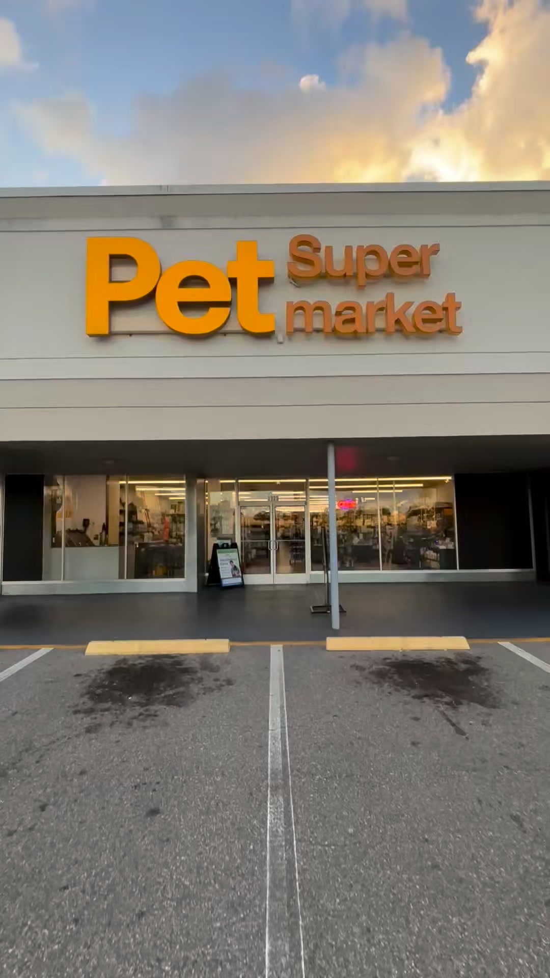 Pet Supermarket Facebook ad: Melbourne's Pet HQ!