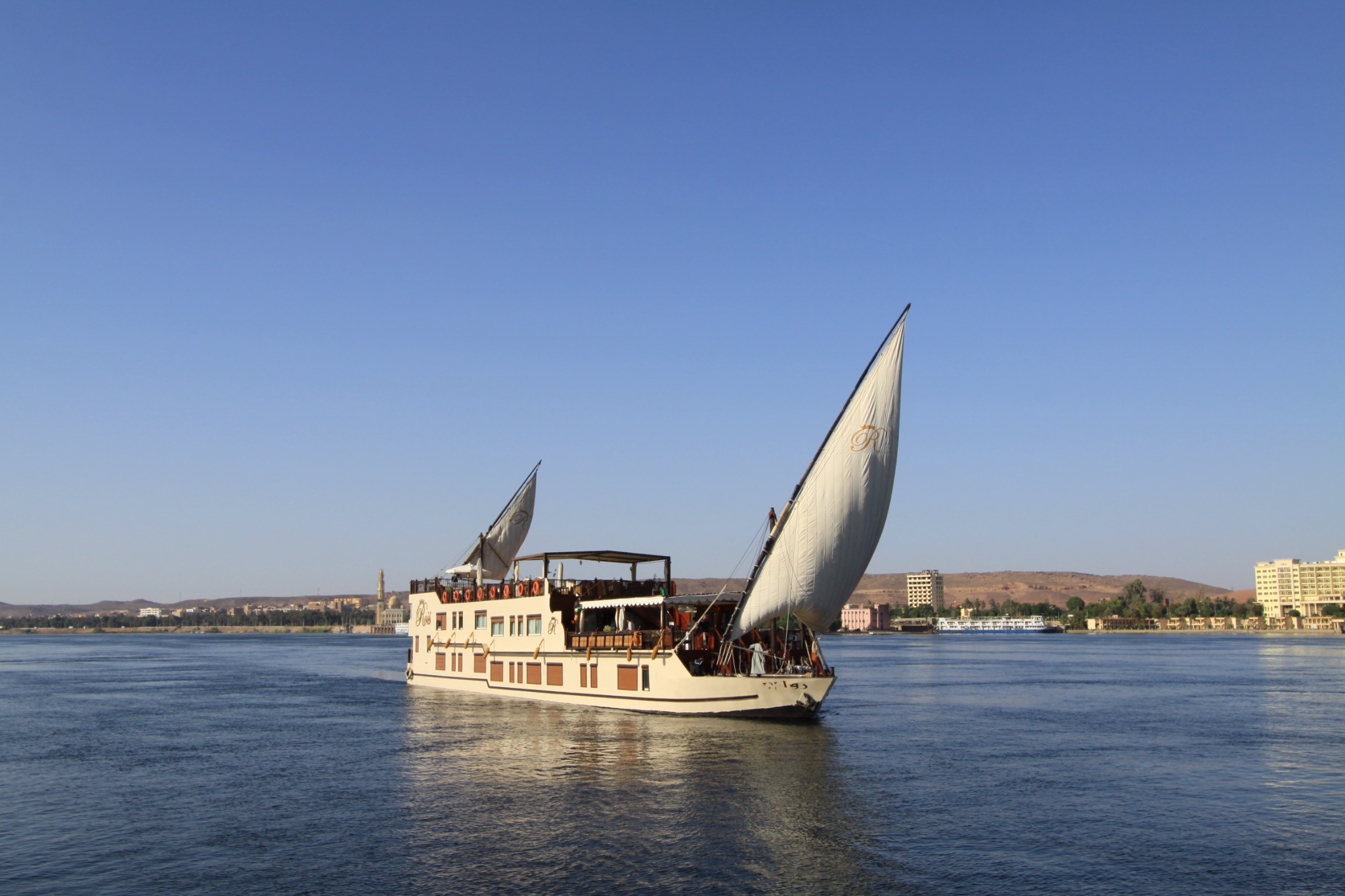 Les Voyages de Pharaon Facebook ad from Dec 5, 2025