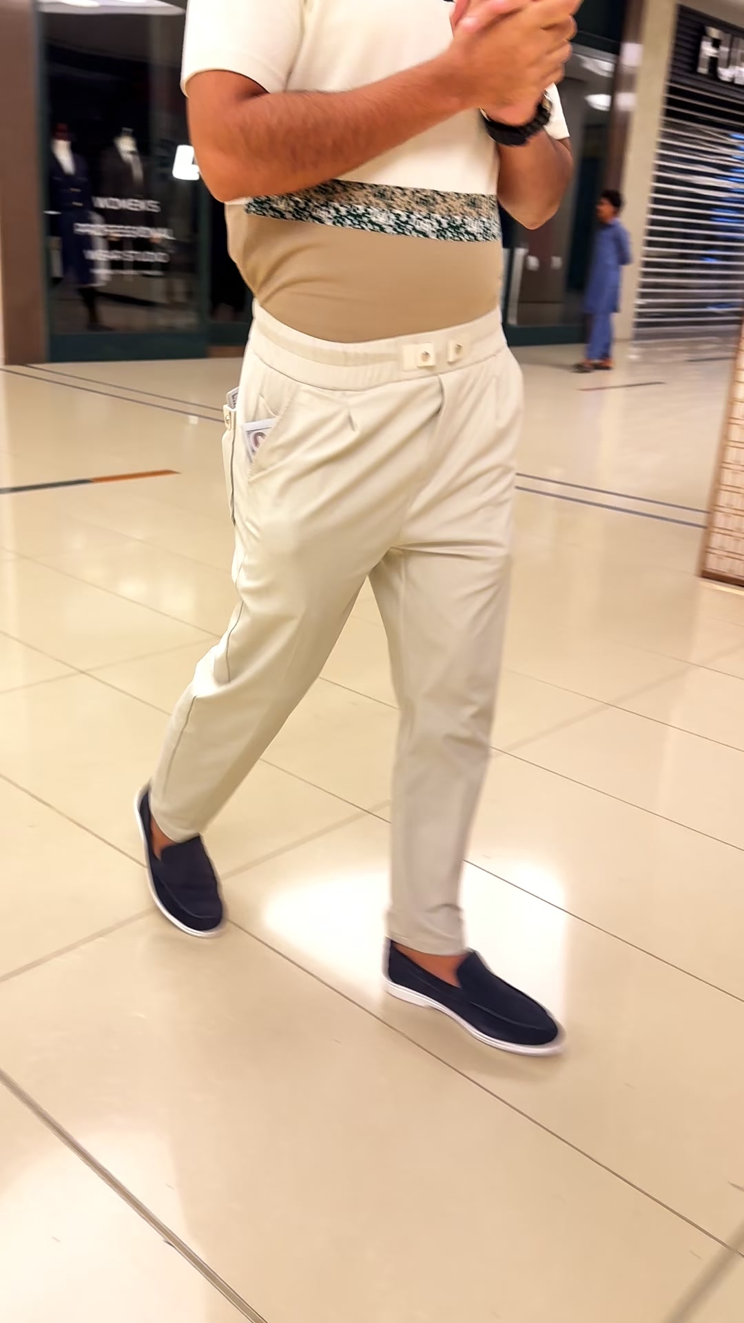 LeatherLush.com Facebook ad: ๐๐ซ๐๐ฆ๐ข๐ฎ๐ฆ ๐๐๐ง๐ฎ๐ข๐ง๐ ๐๐๐๐ญ๐ก๐๐ซโฆ