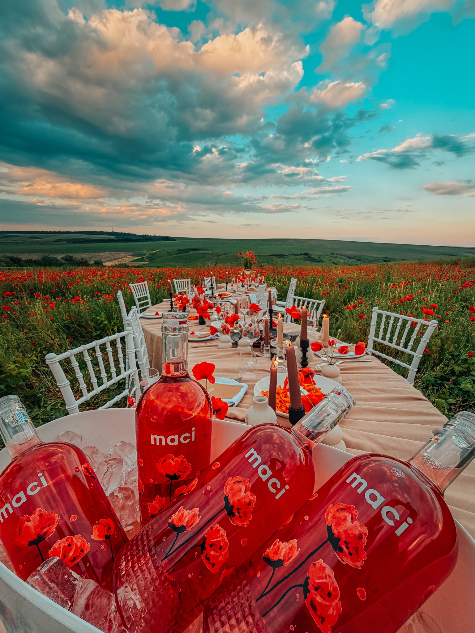 Strunga Winery Facebook ad: Descoperă MACI, un vin așa cum a vrut natura.