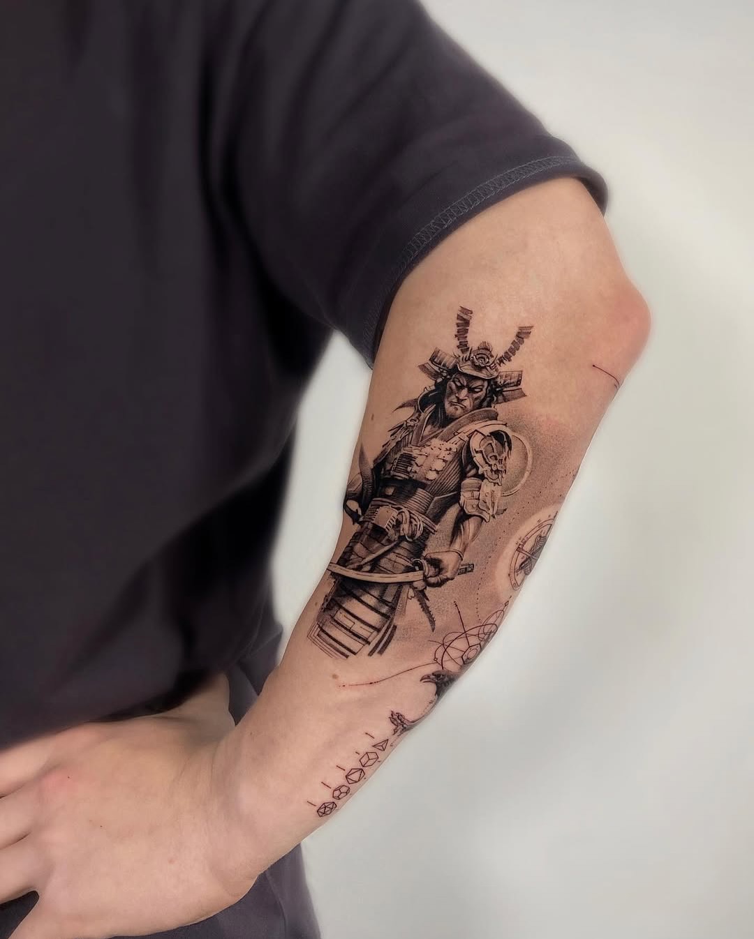 Doctor Ink Tattoo Studio Facebook ad: Chi ha detto che i tatuaggi si fanno…
