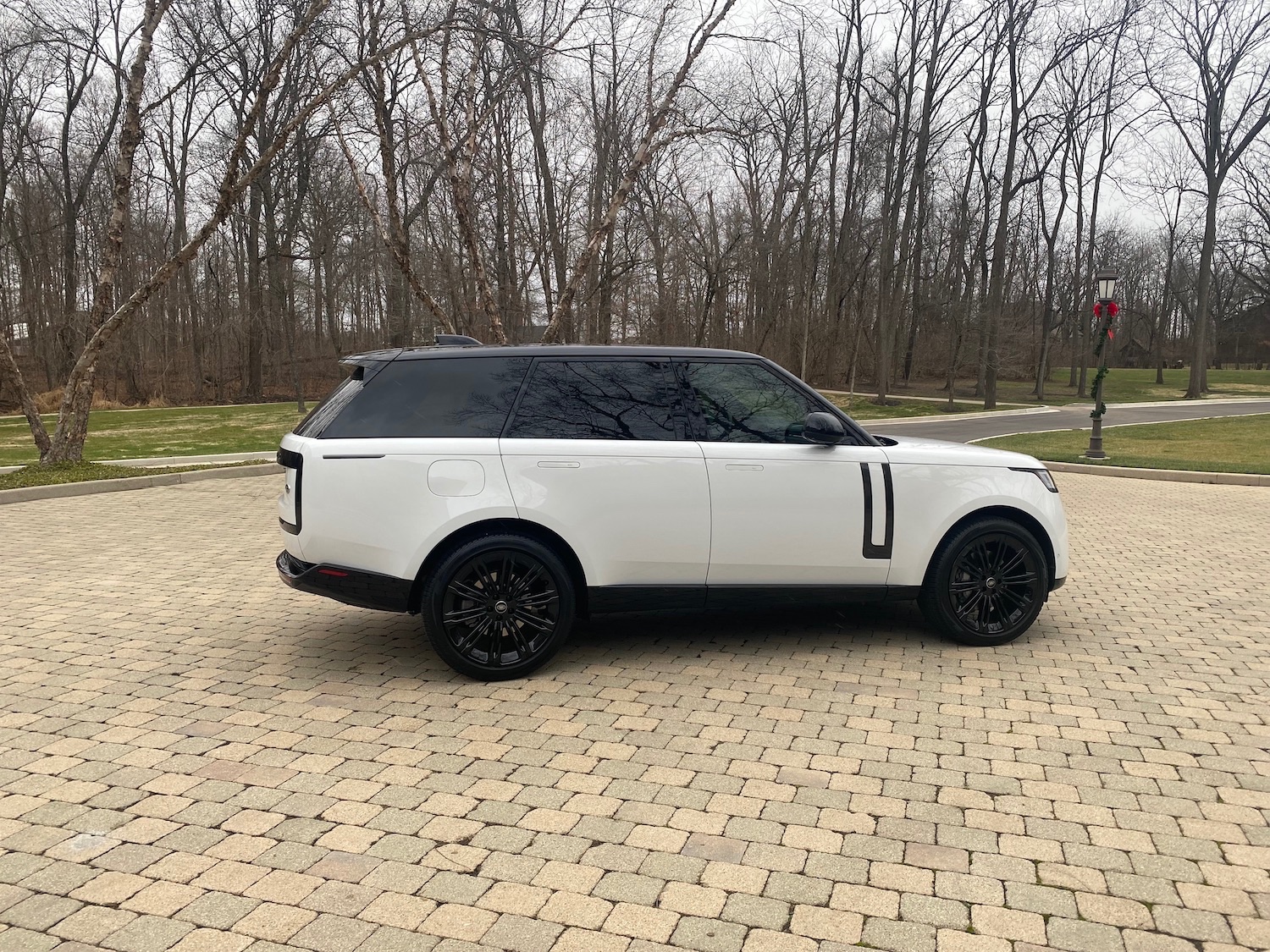 Drew Sanders Facebook ad: 2022 Land Rover range rover p400se demo pkg