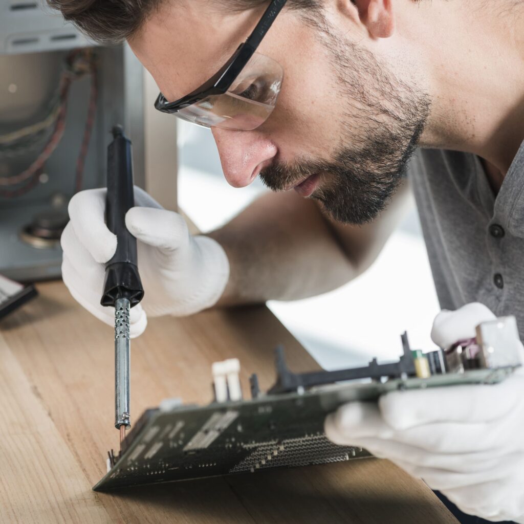 Searcher Guide Facebook ad: Warranty Refurbished Electronics