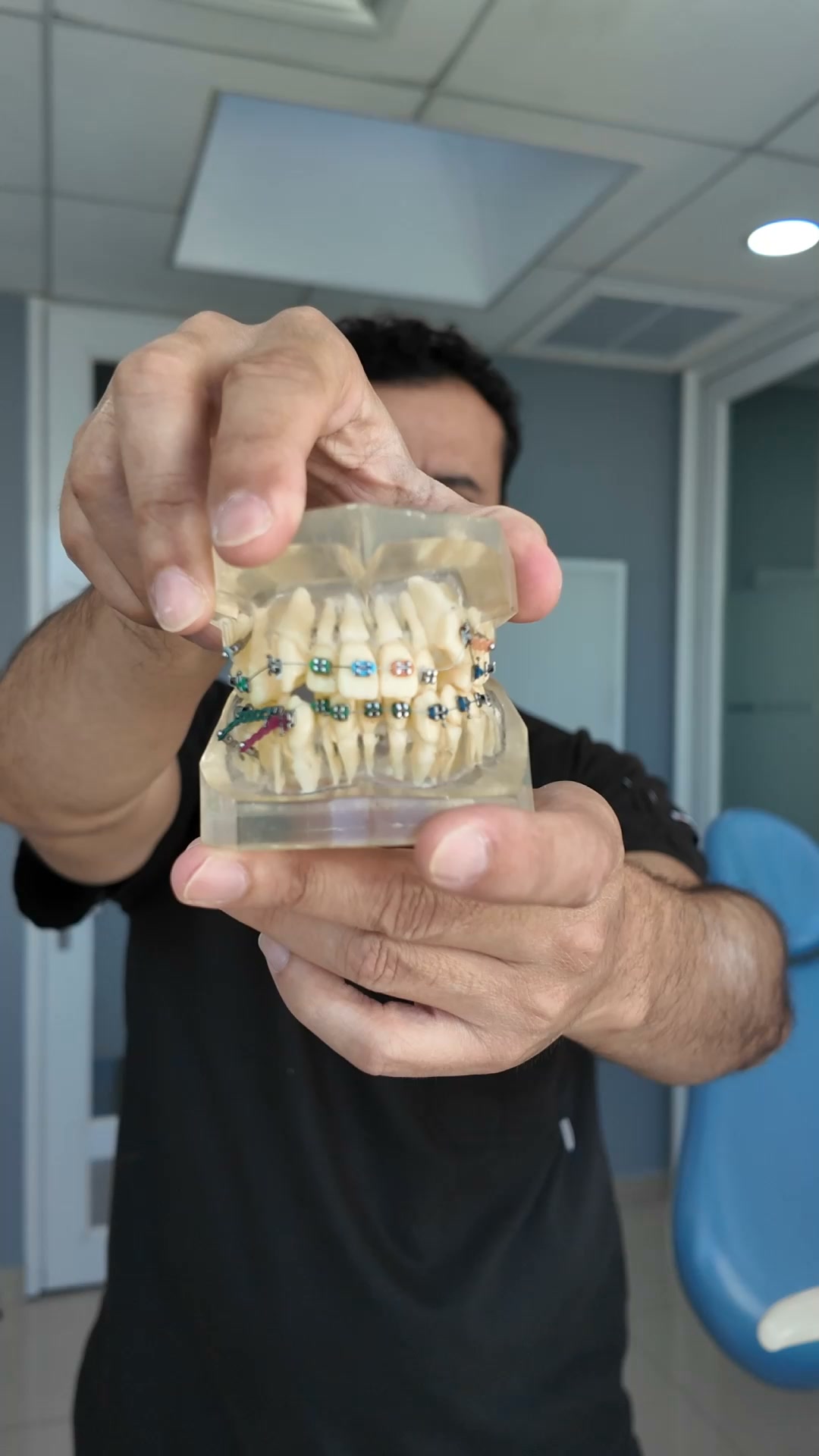 Ortodoncia Viña Facebook ad: ¿Tienes los dientes desalineados, vives en Viña del…