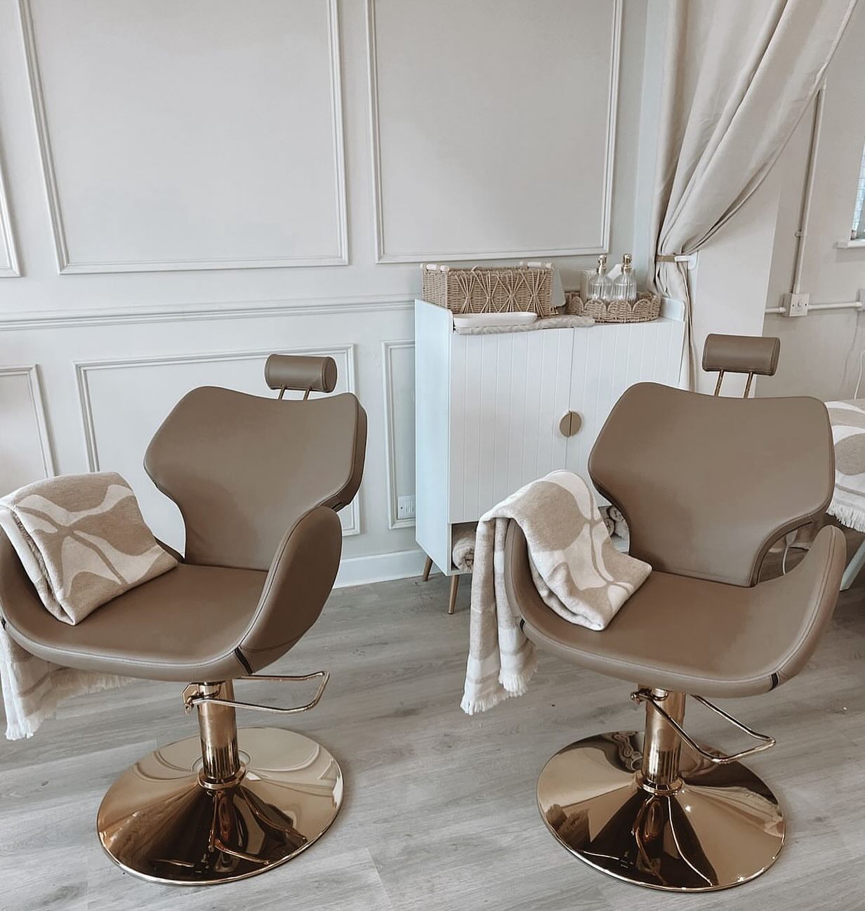 Living It Up - Salon Facebook ad: Elevate Your Salon Experience
