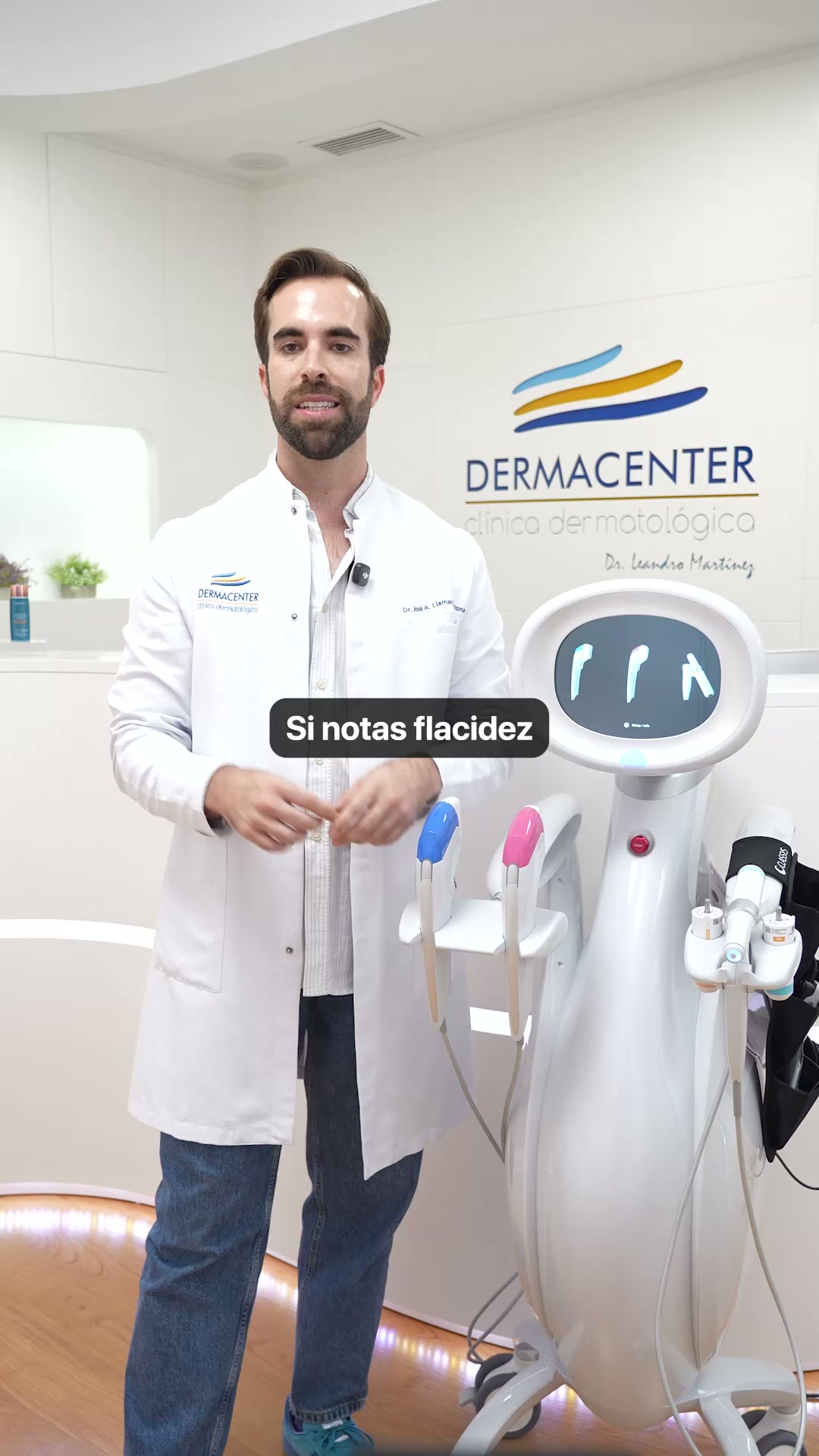 Dermacenter Dermatólogos Facebook ad: Consigue un efecto lifting con nuestro tratamiento…