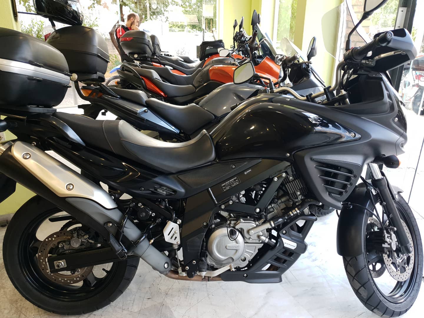 MTG MOTORS Facebook ad: Συνομιλήστε στο Messenger
