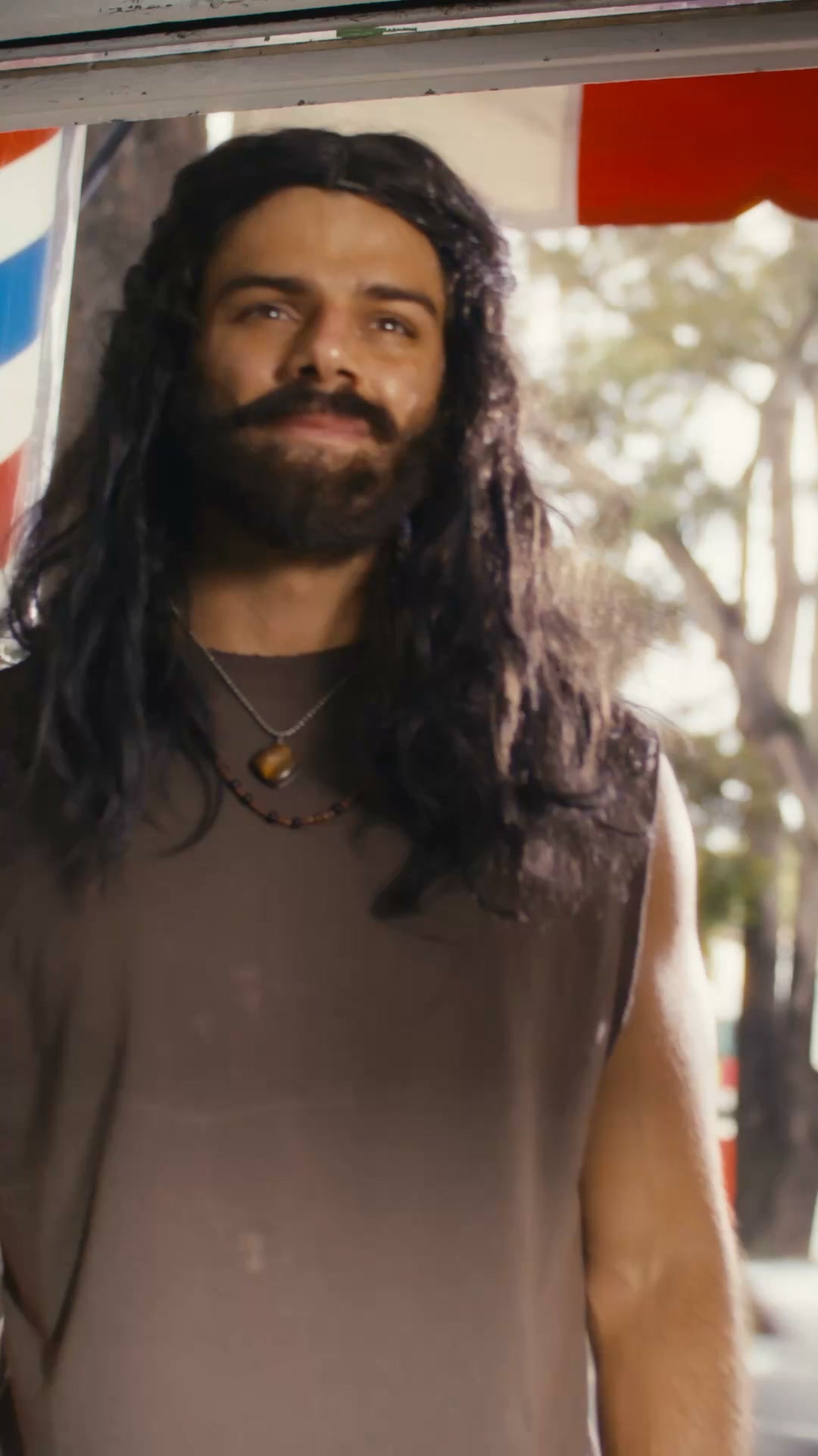 Predator Energy Drink Facebook ad: ¿Cansado y con mucho trabajo por hacer?
