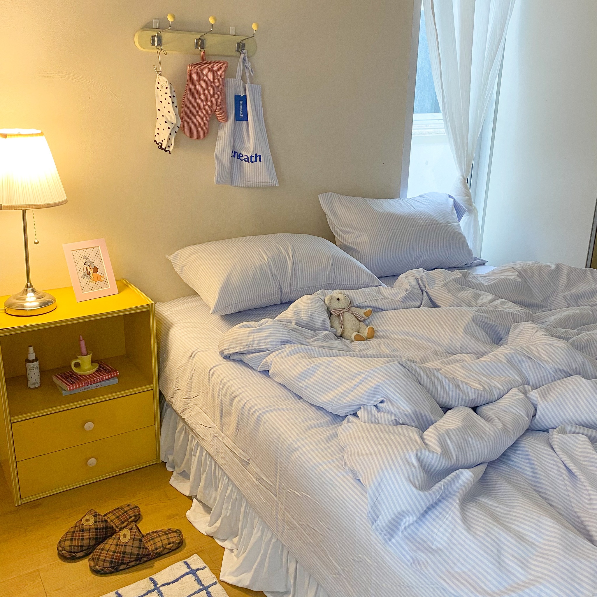 Beneath. Luxury Bedding Facebook ad