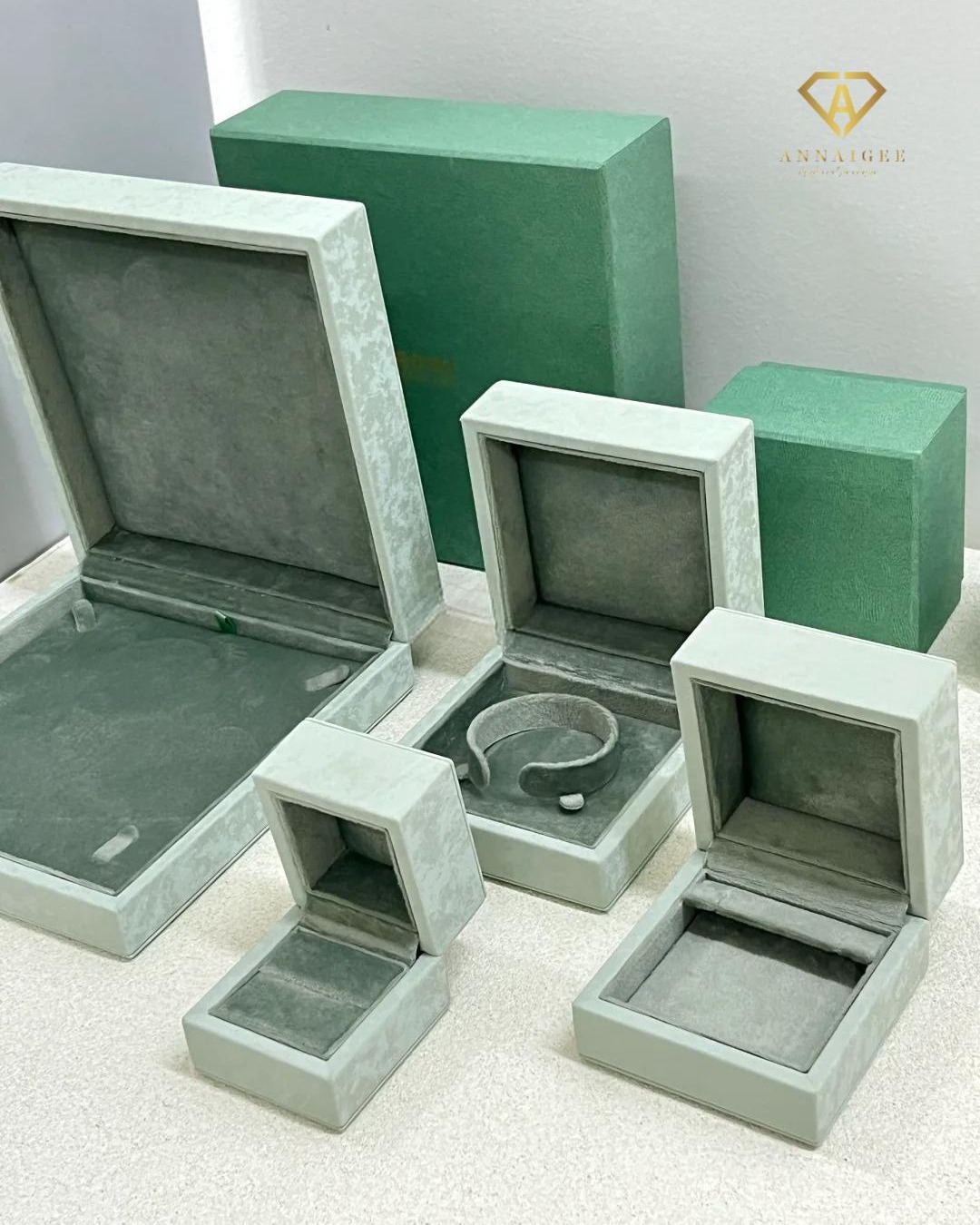 Annaigee Custom Jewelry Packaging Facebook ad
