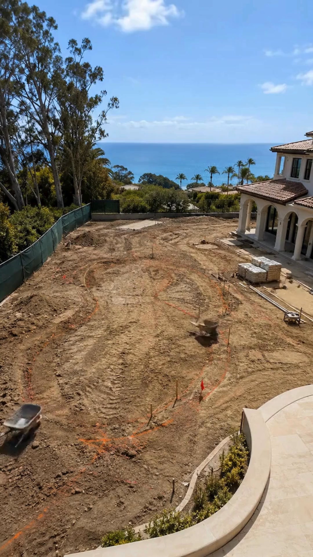 BlueAid Facebook ad: Build Your Dream Swimming Pool