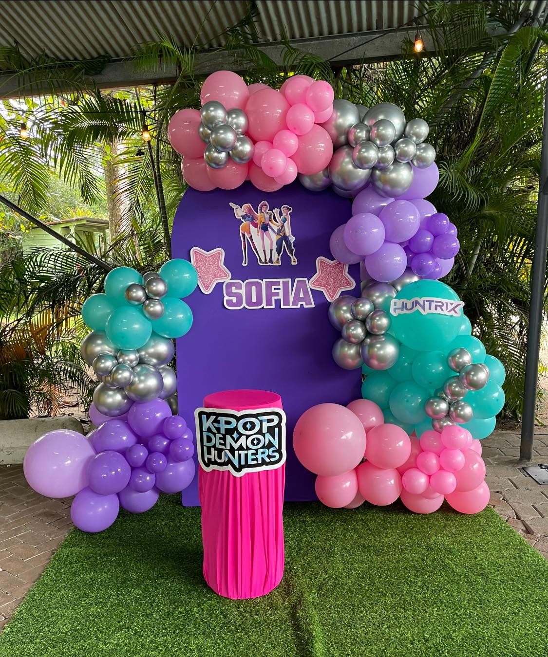 Magical creations decor Facebook ad: Hallo Lovies