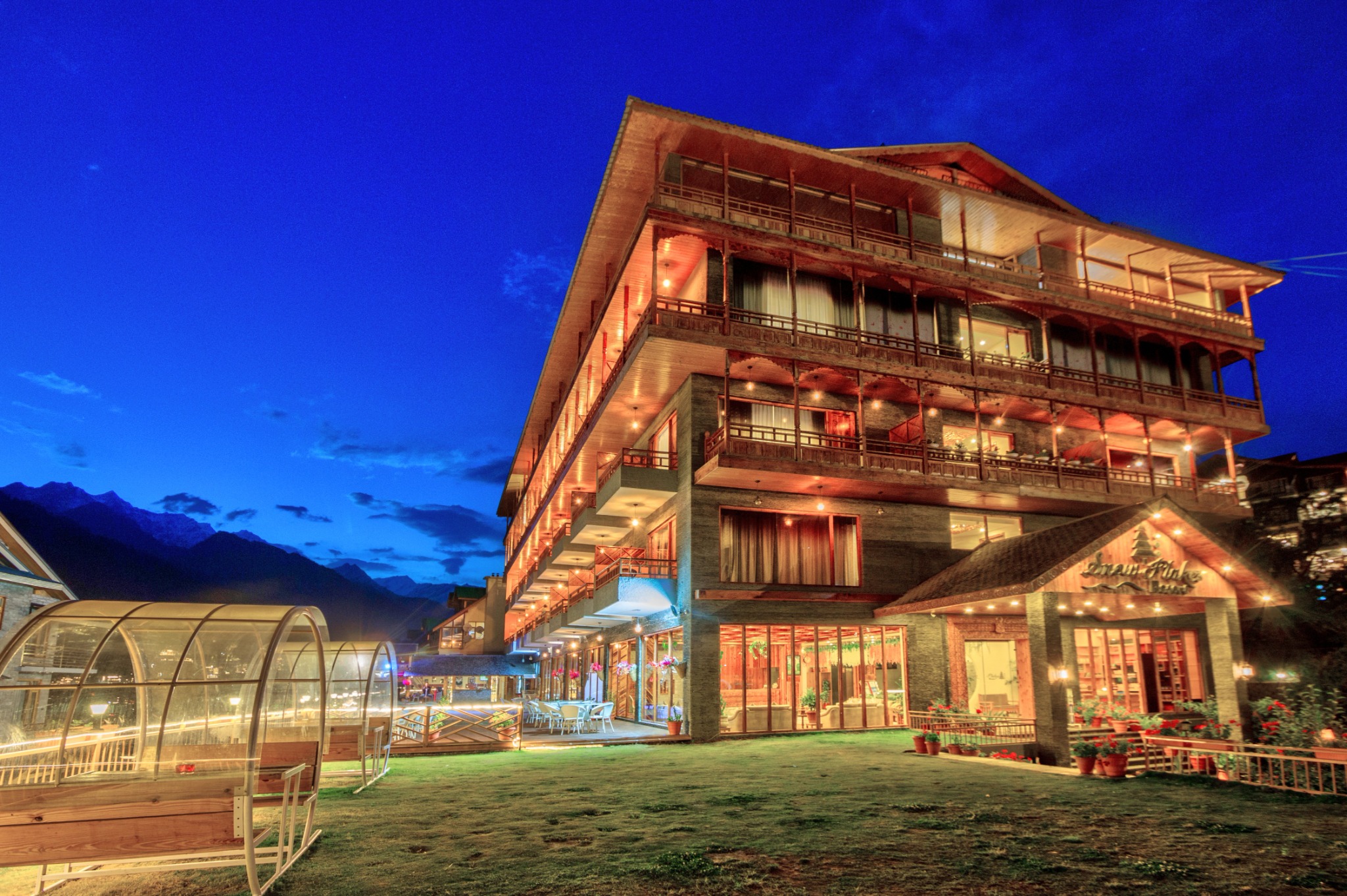Snow Flakes Resort And Spa Centrally Heated Luxury Resort Facebook ad: Escape to the cool weather of Manali without…