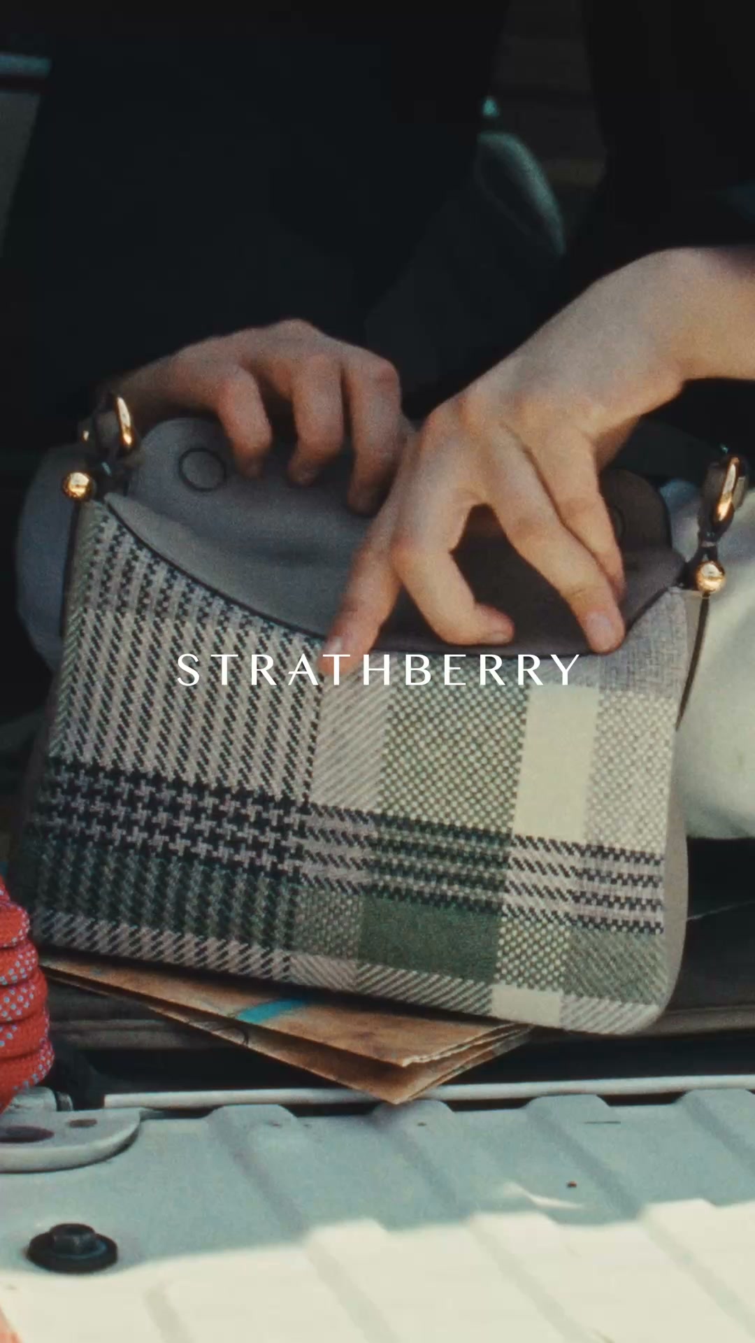 Strathberry Facebook ad: Strathberry格紋遇上Sway