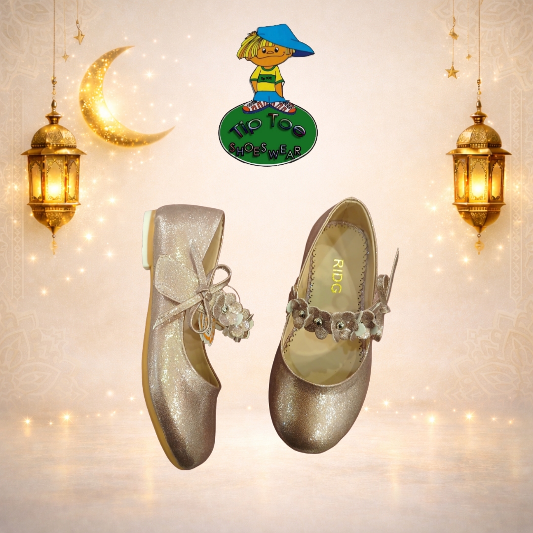 Tip Toe - Kids Shoes Facebook ad: علشان Tip Toe دايماً هدفه انه يفرح كل…