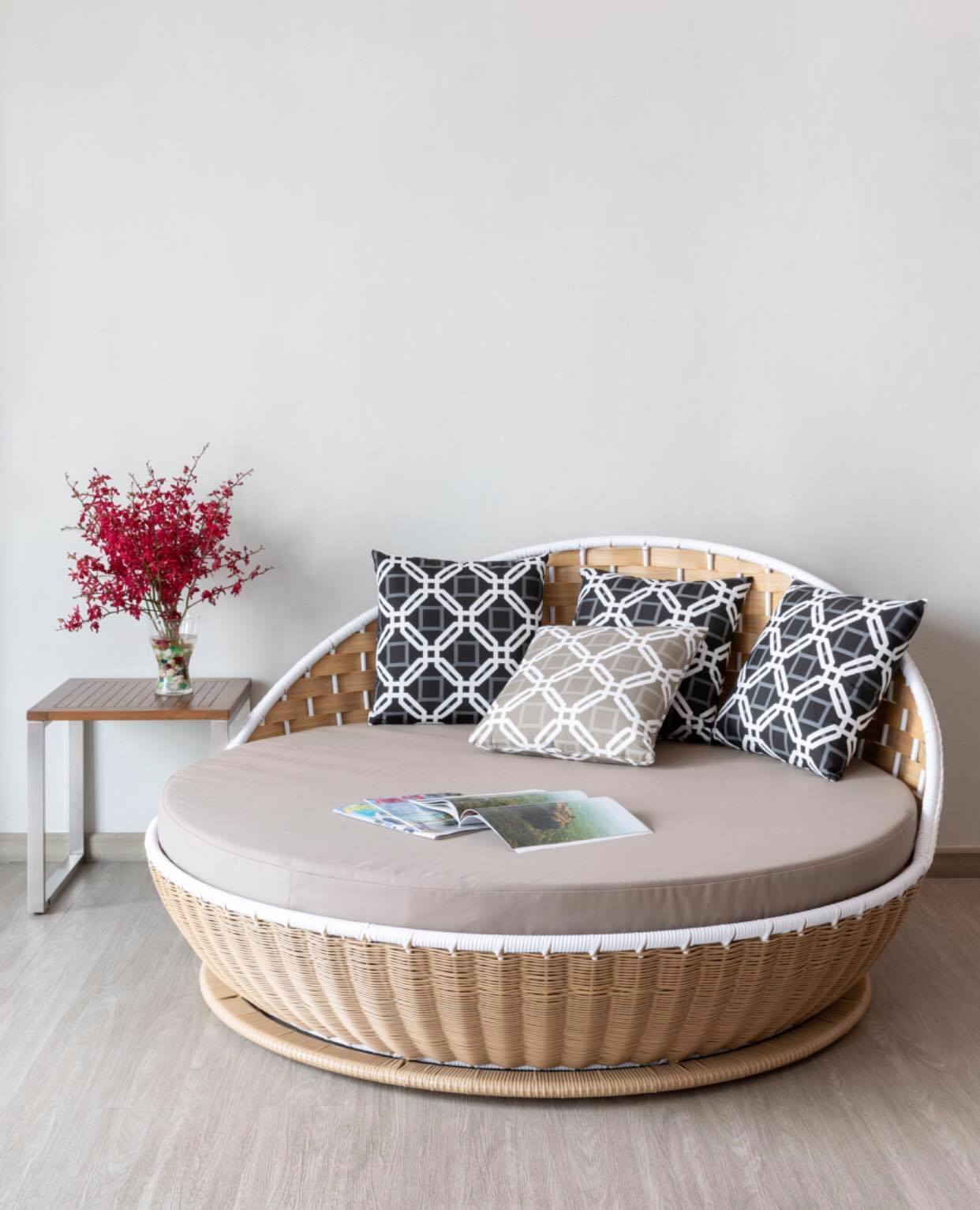 IVY DECOR ผู้นำด้านเฟอร์นิเจอร์หวายเทียมเอาท์ดอร์ ดีไซน์สุดชิค Facebook ad: ถ้าคุณกำลังมองหาเฟอร์นิเจอร์หวายเทียมคุณภาพดี ทนทาน…