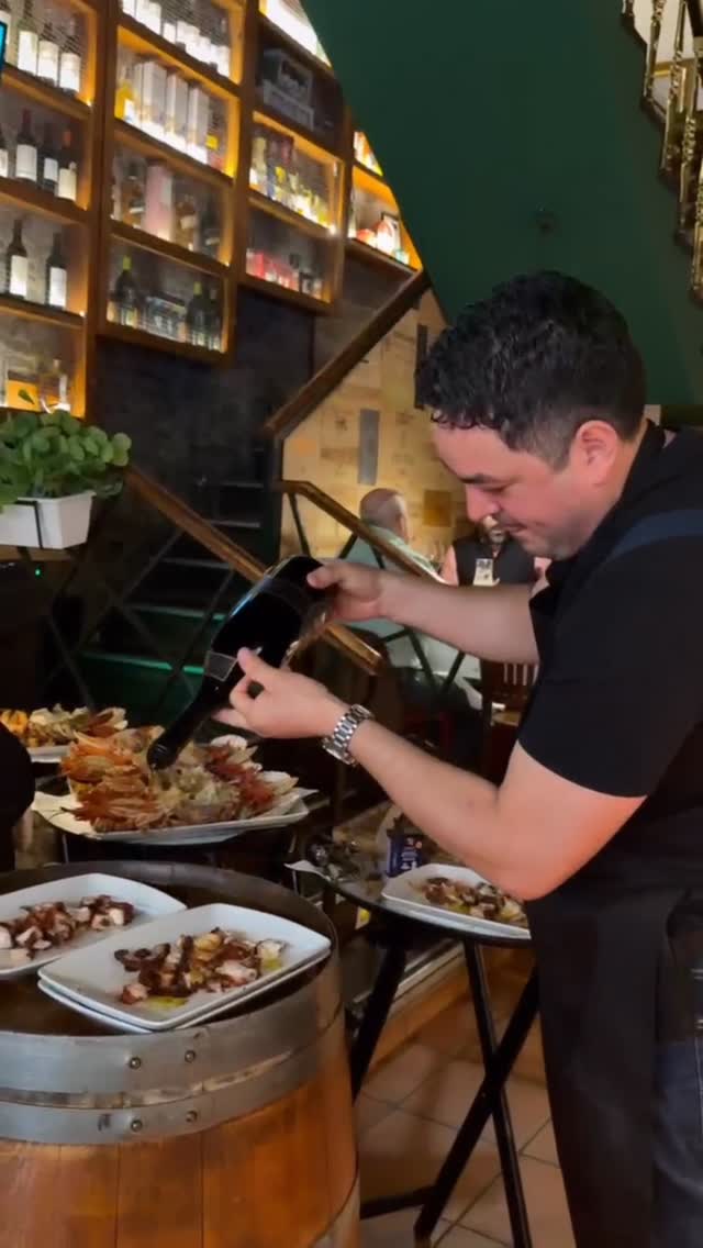 Omuiño Facebook ad: Entre brasas, mariscos frescos y el auténtico sabor…