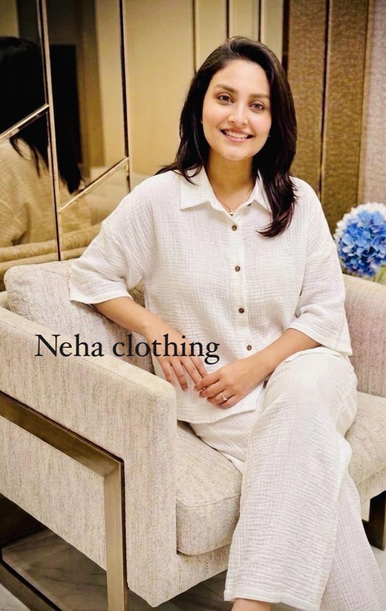Neහා Clothing Facebook ad