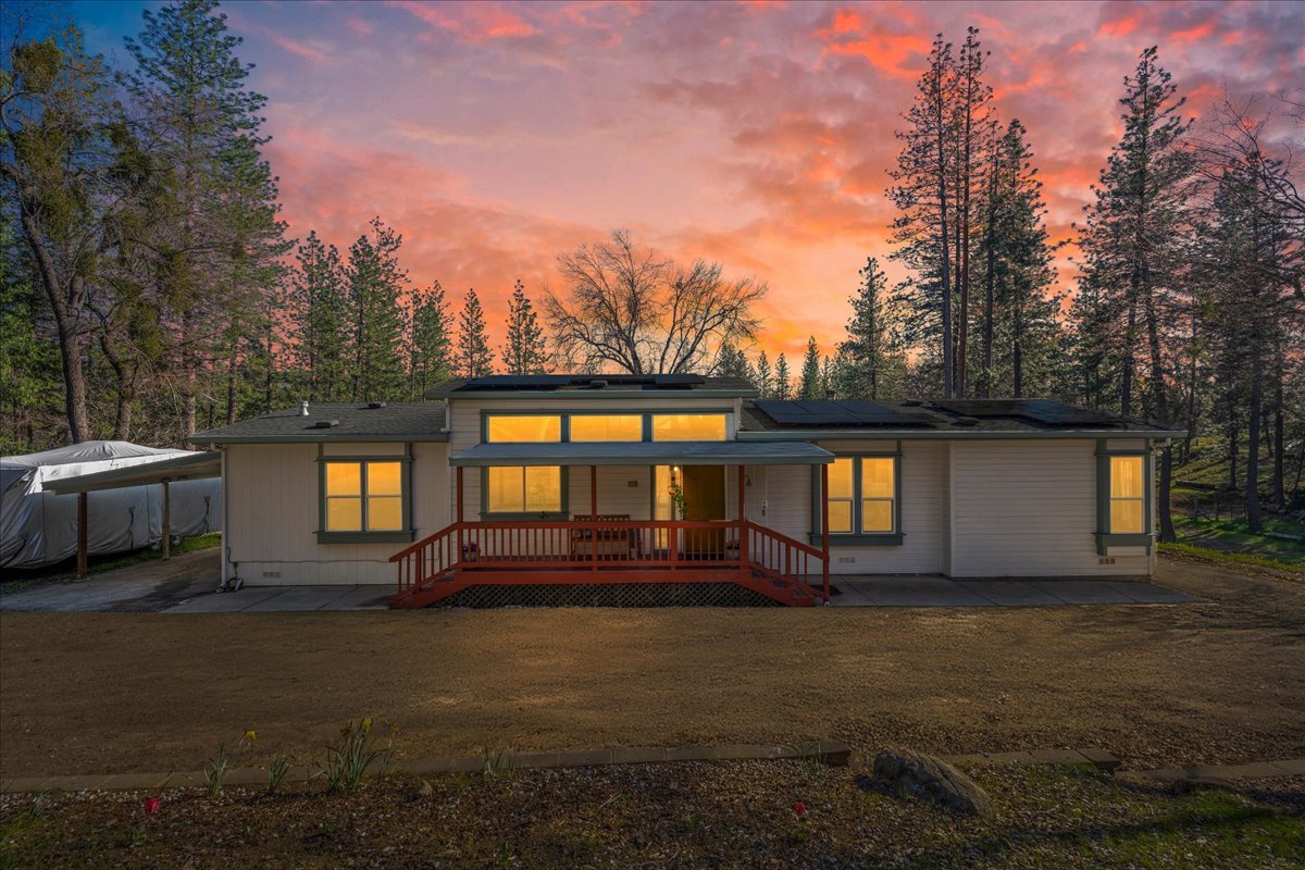 Polly Rathe Facebook ad: 4 Beds 2 Baths House
