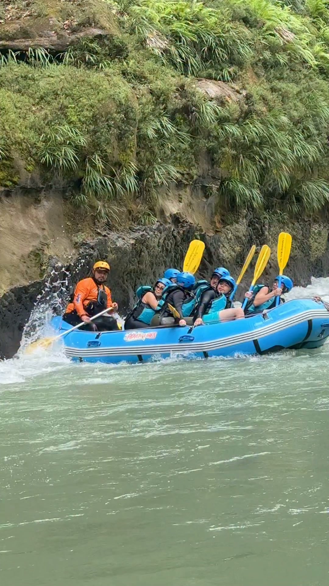 San Juan Adventures Facebook ad: ¡Vive el Río Güejar!