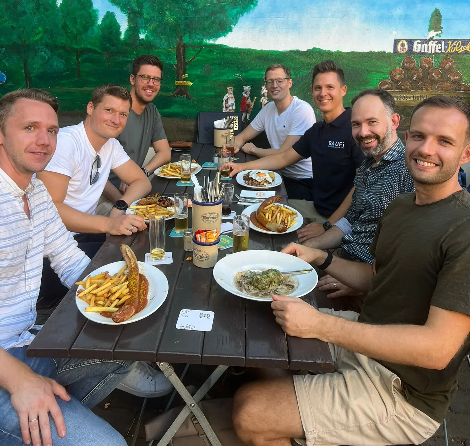 Baufi Deutschland GmbH Facebook ad: Umgib dich mit Menschen, die schon da sind, wo du hinwillst.