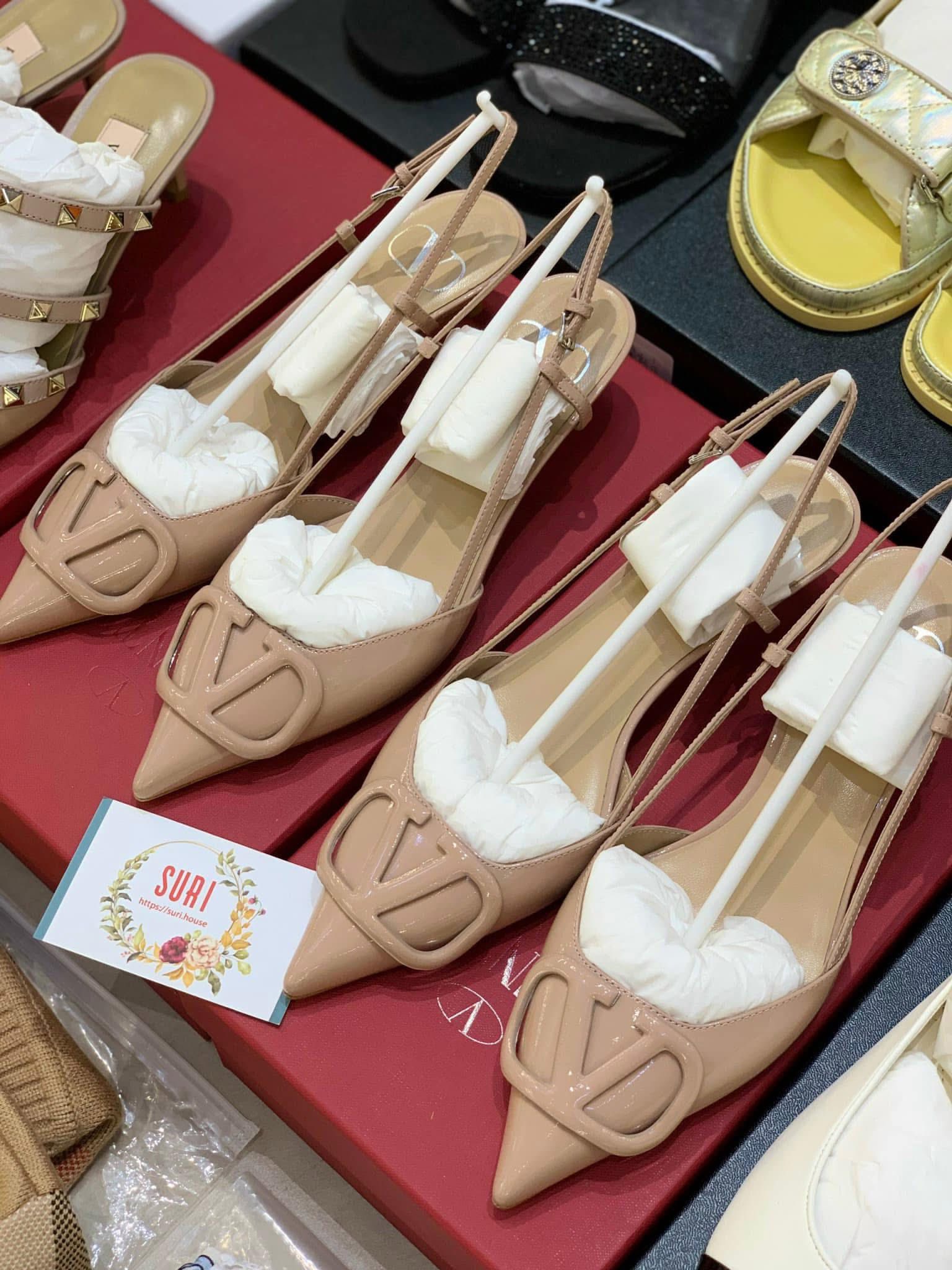 SURI luxury - Hàng Cao Cấp Facebook ad: 𝐇𝐀̀𝐍𝐆 𝐓𝐑𝐀̉ 𝐊𝐇𝐀́𝐂𝐇 ~ 𝑺𝑼𝑹𝑰 𝒍𝒖𝒙𝒖𝒓𝒚 đem…