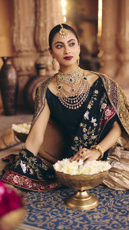PC Jeweller Facebook ad: Let our Polki Necklace brighten up your look…
