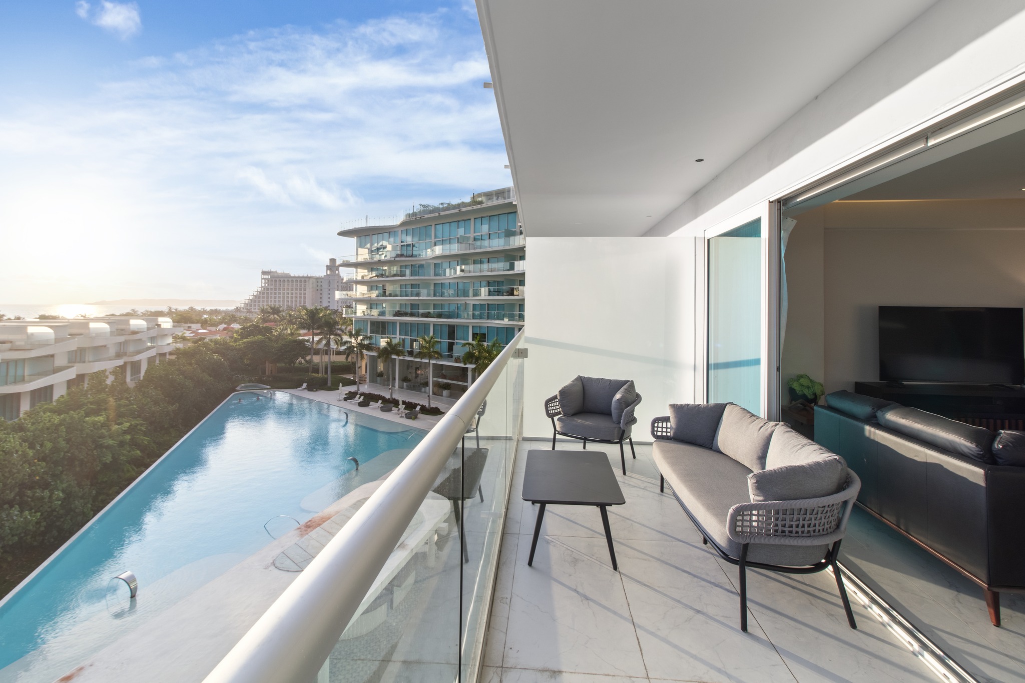 Maritima 3T Condo Facebook ad: MARÍTIMA GOLF LUXURY APARTMENT