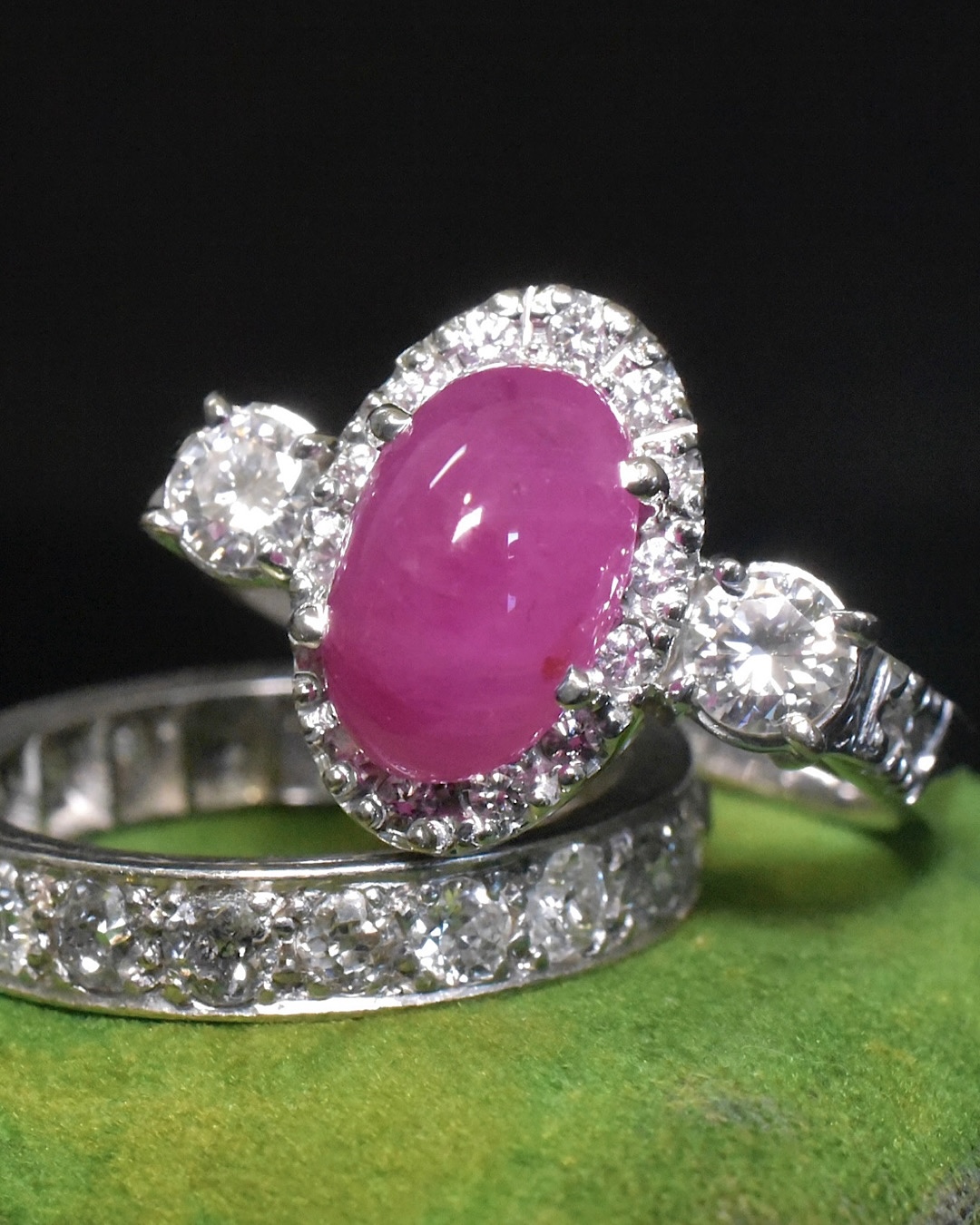 Graisons Fine Jewellery Facebook ad: Family-owned and operating exclusively online, Graisons…
