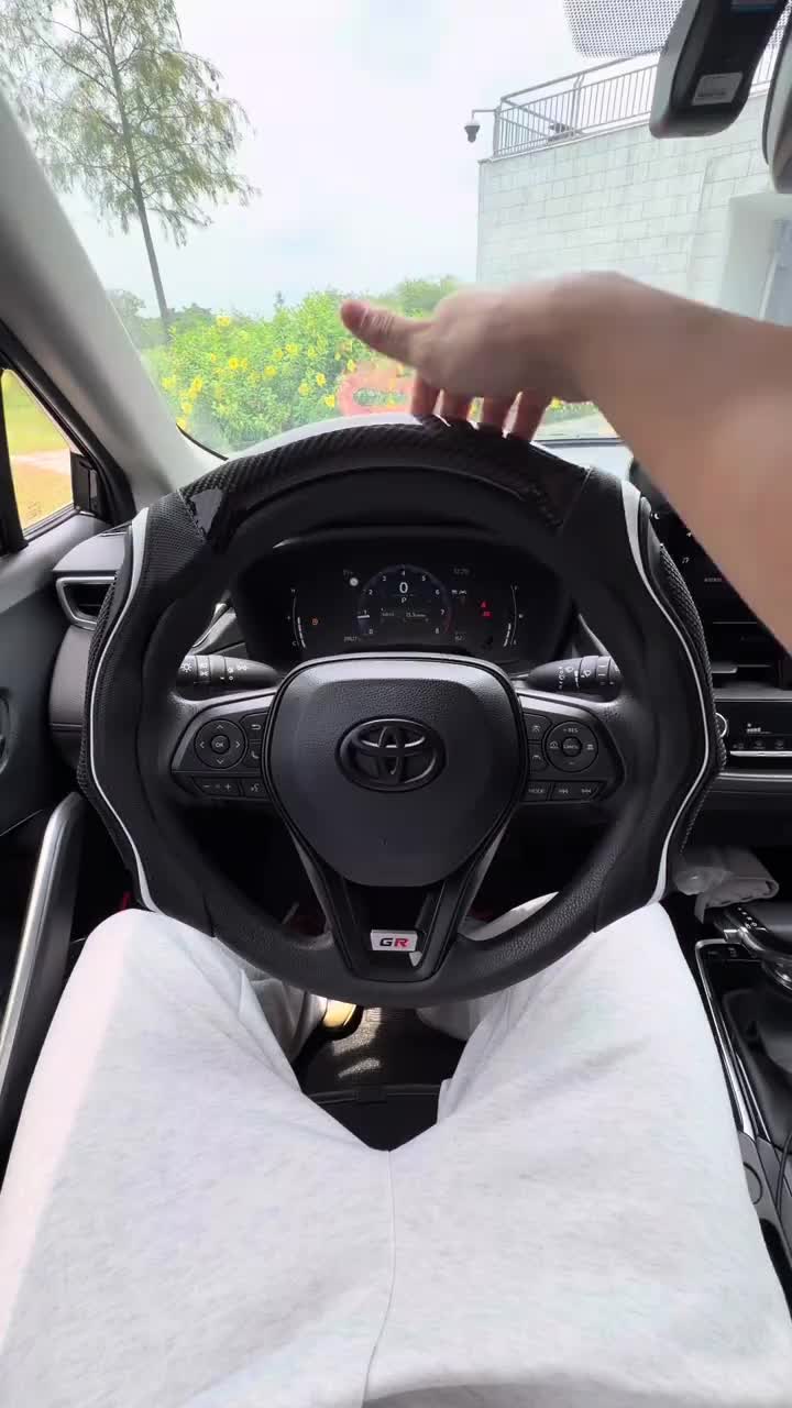 Occasionalous.OA02 Facebook ad: Sport-style silicone steering wheel cover