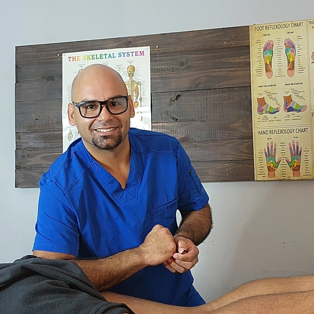 Milton L Lopez Facebook ad: Especialista en manejo de dolor, movimiento e hidratación…